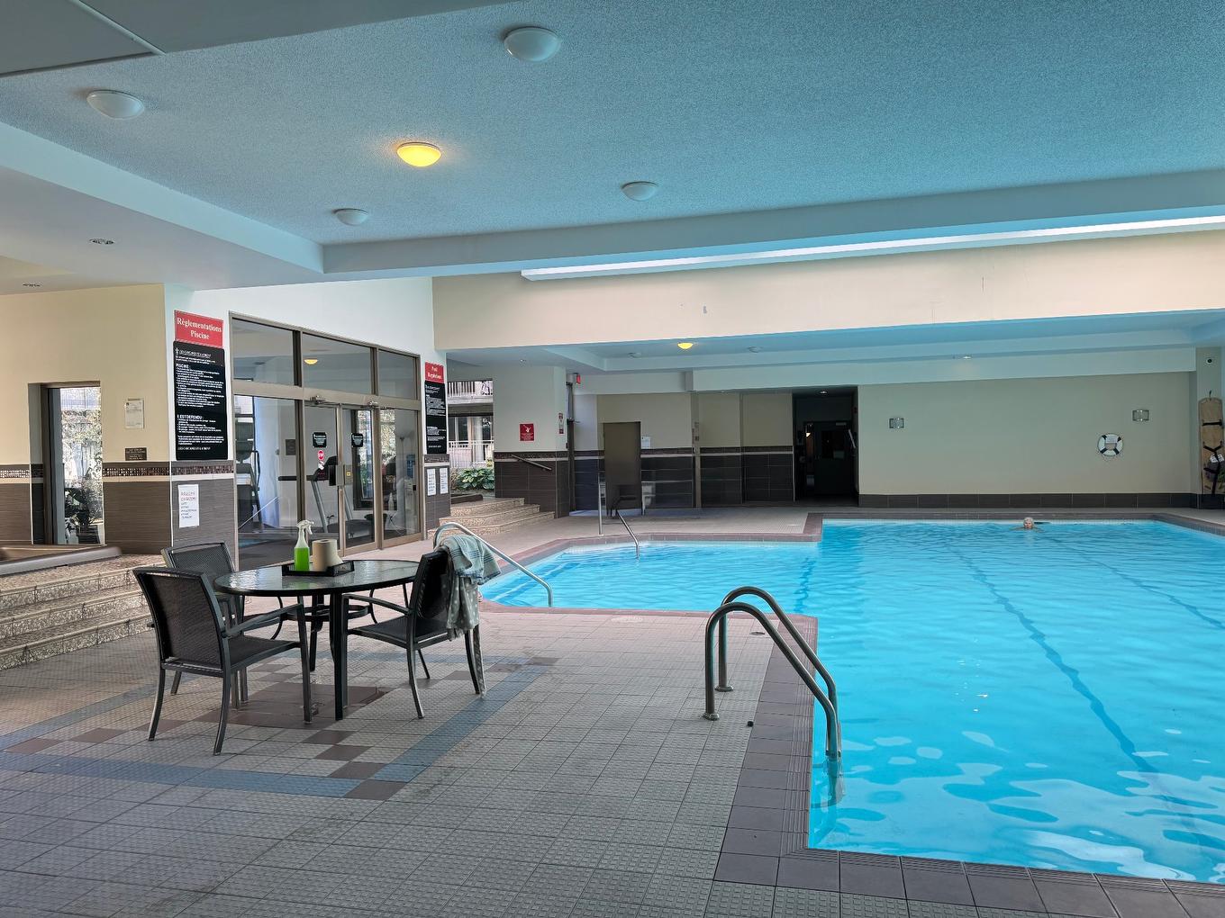 Pool - 202-11115 Boul. Cavendish, Montréal (Saint-Laurent), QC - Indoor Photo Showing Other Room With In Ground Pool