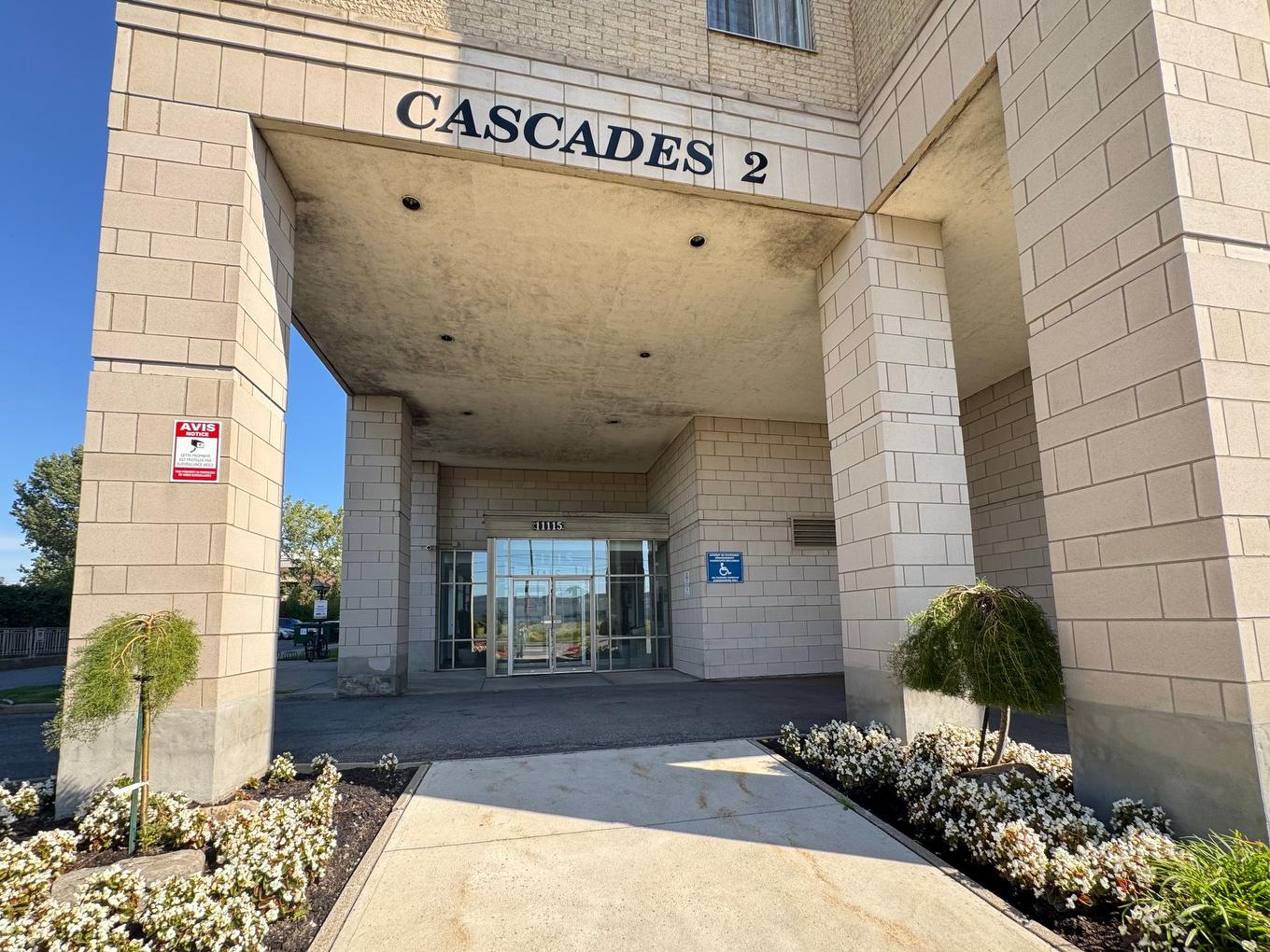 Exterior entrance - 202-11115 Boul. Cavendish, Montréal (Saint-Laurent), QC - Outdoor