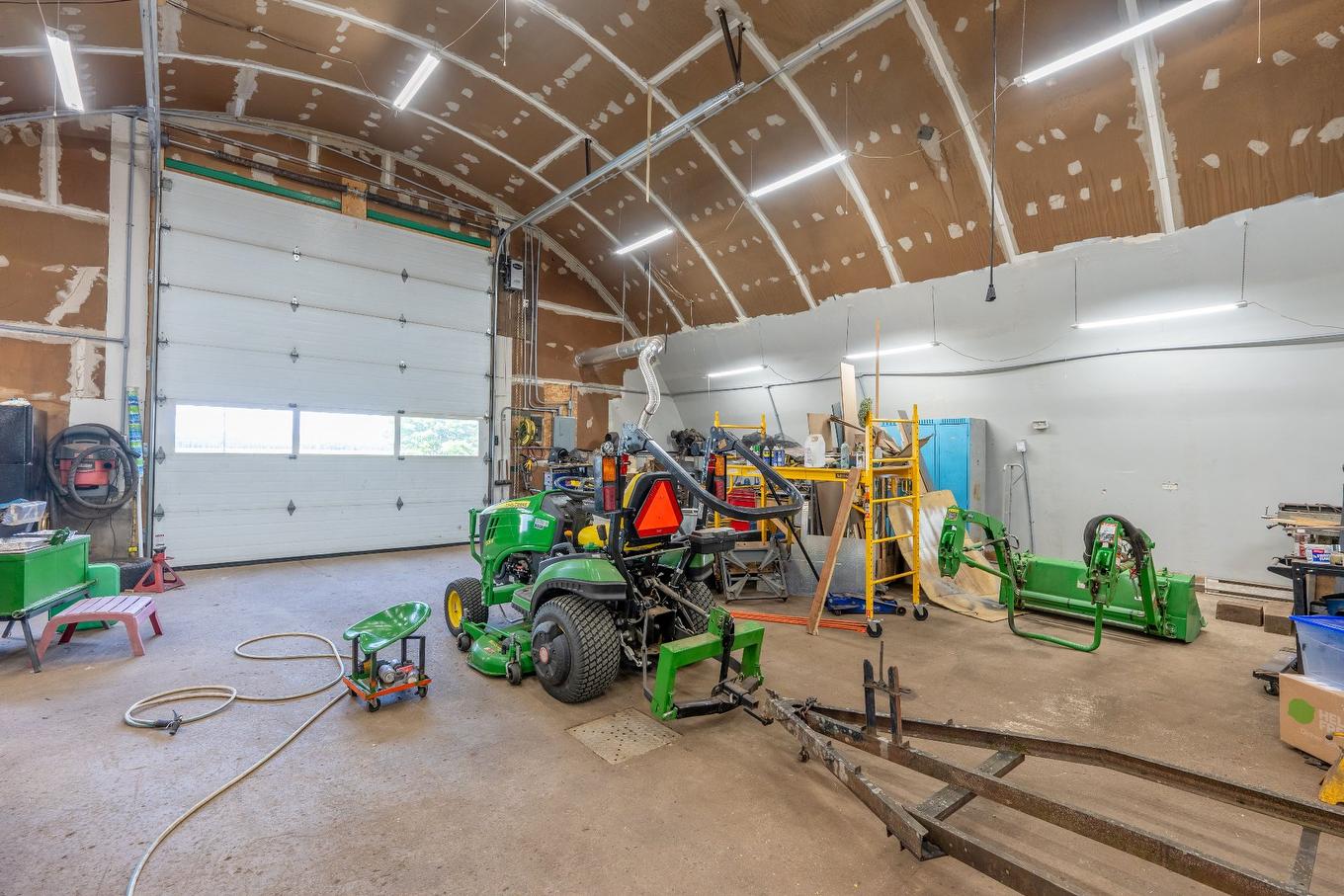 Garage - 372 Route De L'Ascension, Rivière-Rouge, QC - Indoor Photo Showing Garage