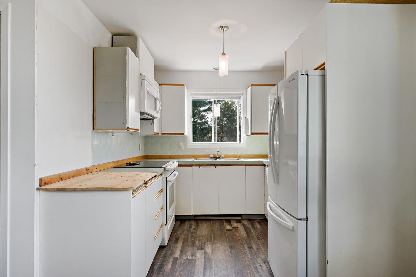 Kitchen - 372 Route De L'Ascension, Rivière-Rouge, QC - Indoor Photo Showing Kitchen With Double Sink