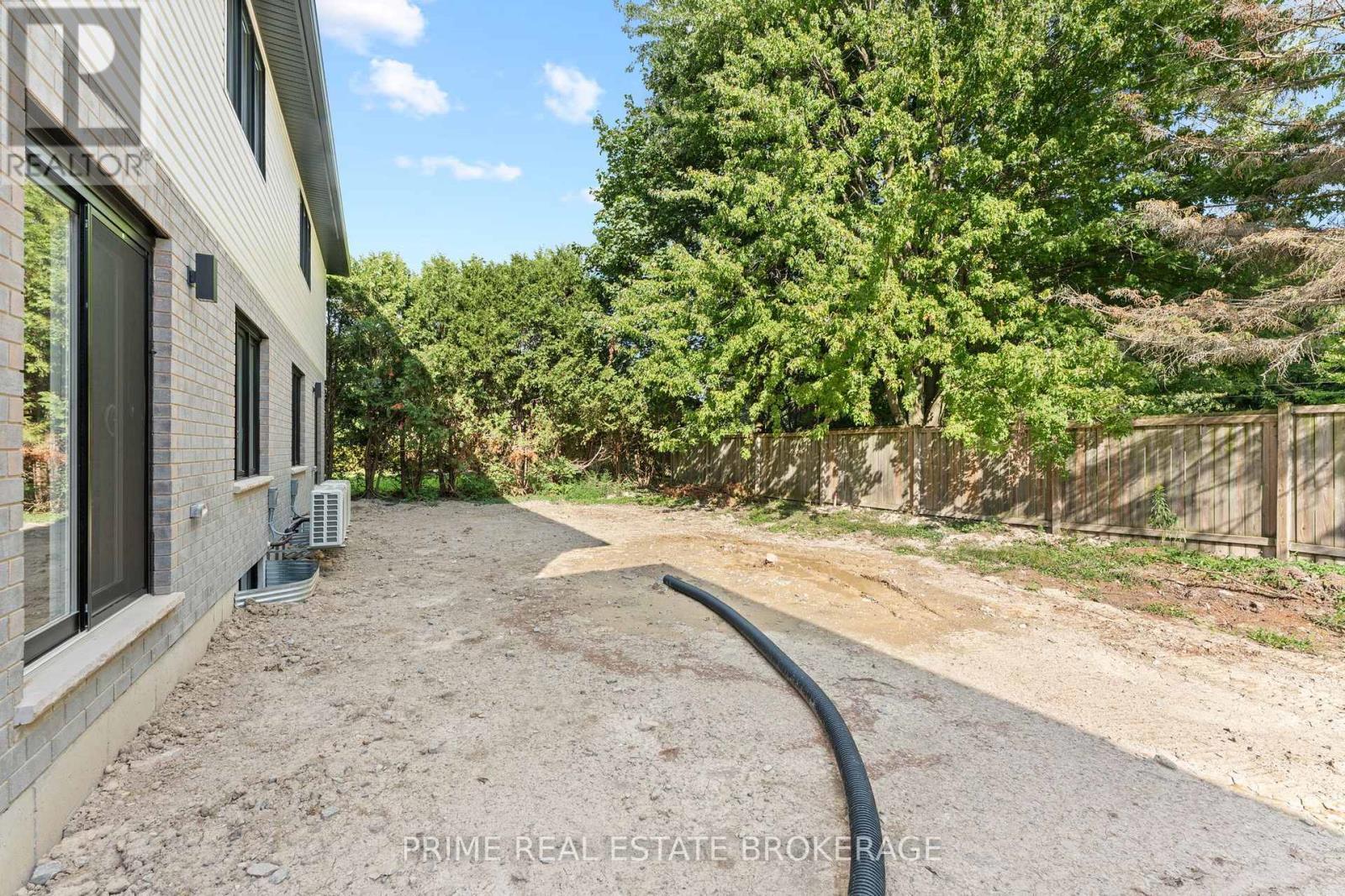 5 - 177 Chestnut Street, Lucan Biddulph (Lucan), ON - Outdoor