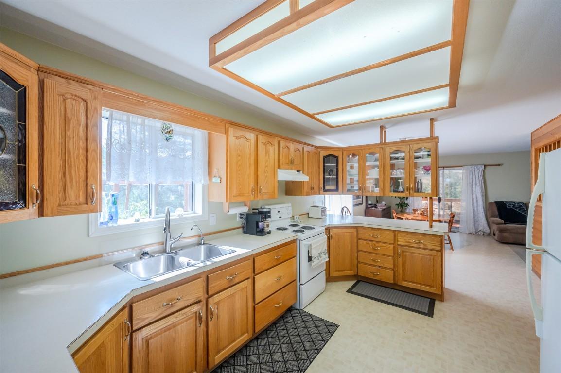 234 Twin Lakes Road, Kaleden, BC - Indoor Photo Showing Kitchen With Double Sink