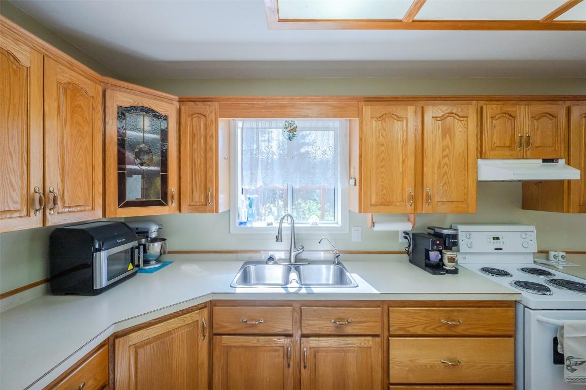 234 Twin Lakes Road, Kaleden, BC - Indoor Photo Showing Kitchen With Double Sink