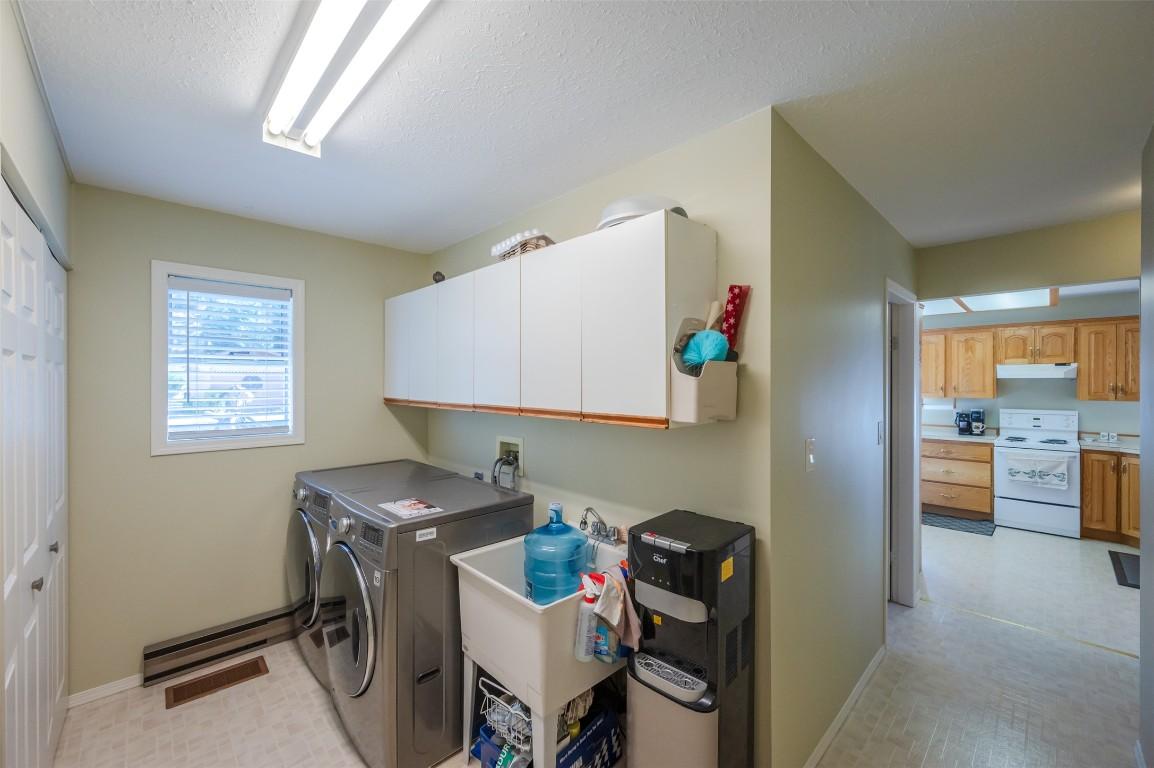 234 Twin Lakes Road, Kaleden, BC - Indoor Photo Showing Laundry Room