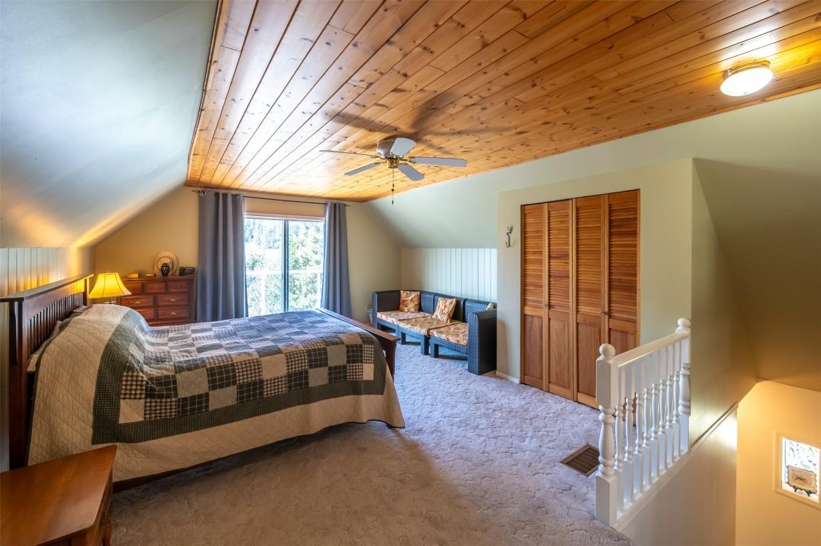 234 Twin Lakes Road, Kaleden, BC - Indoor Photo Showing Bedroom