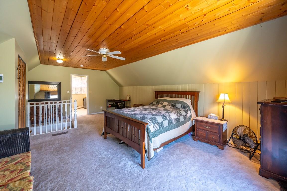 234 Twin Lakes Road, Kaleden, BC - Indoor Photo Showing Bedroom