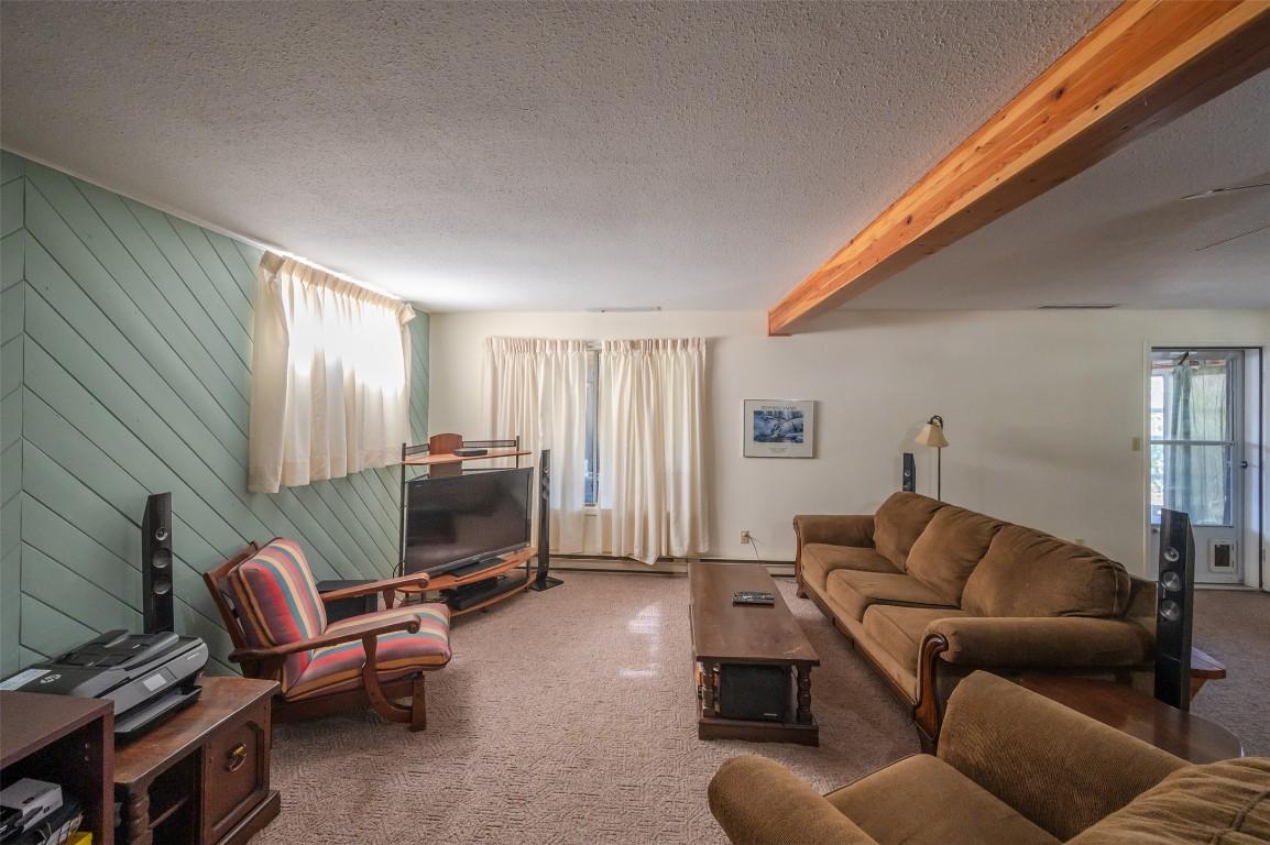 234 Twin Lakes Road, Kaleden, BC - Indoor Photo Showing Living Room