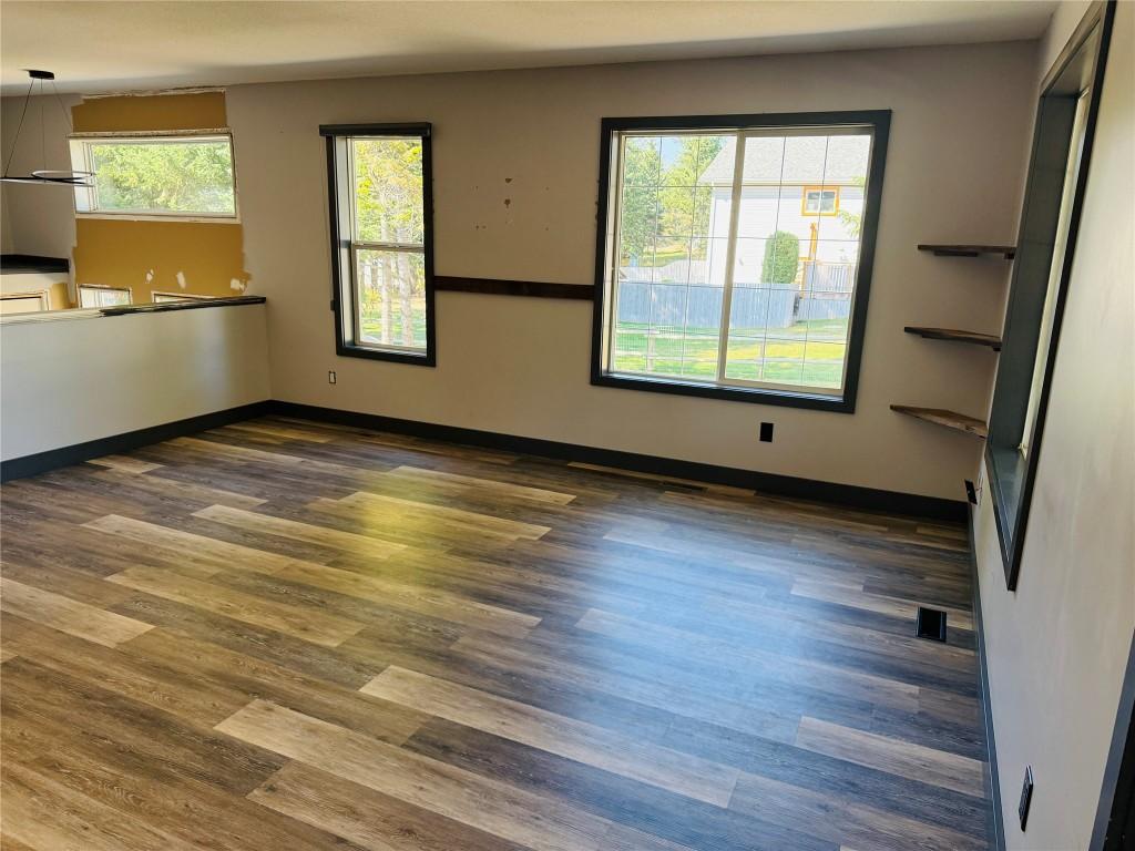 1B Wolf Crescent, Windermere, BC - Indoor Photo Showing Other Room