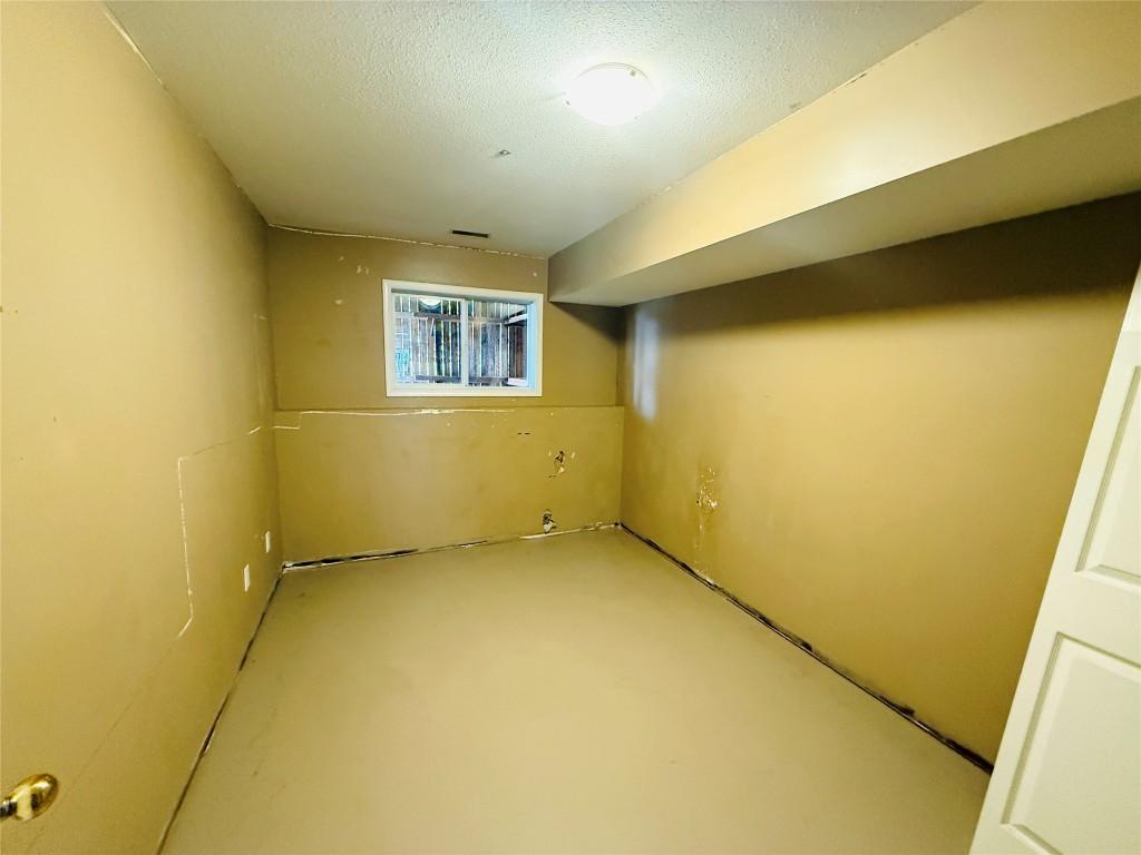 1B Wolf Crescent, Windermere, BC - Indoor Photo Showing Other Room