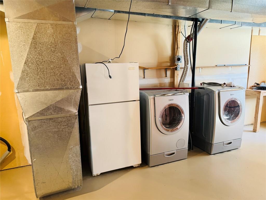 1B Wolf Crescent, Windermere, BC - Indoor Photo Showing Laundry Room