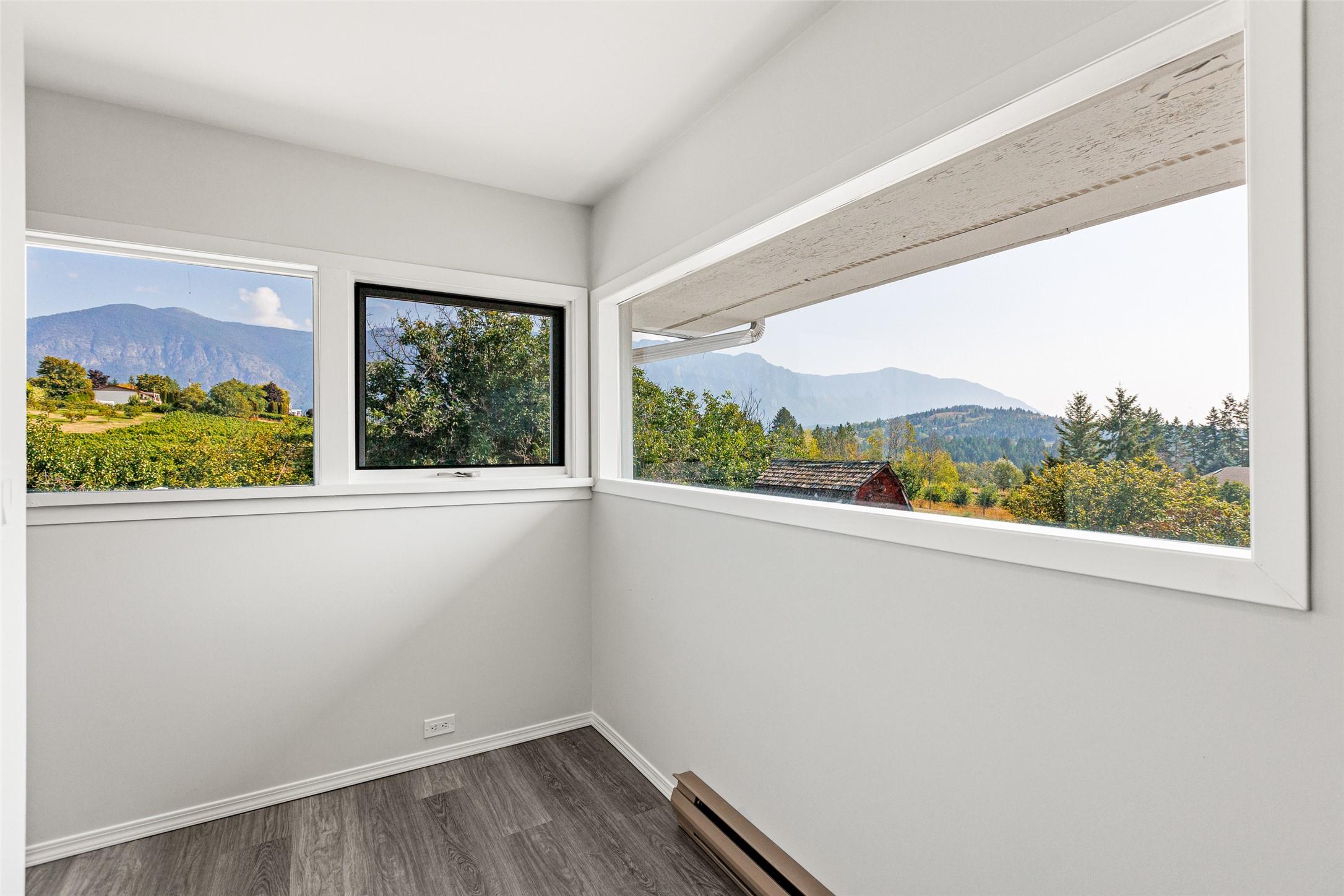 1220 25Th Avenue, Creston, BC - Indoor Photo Showing Other Room