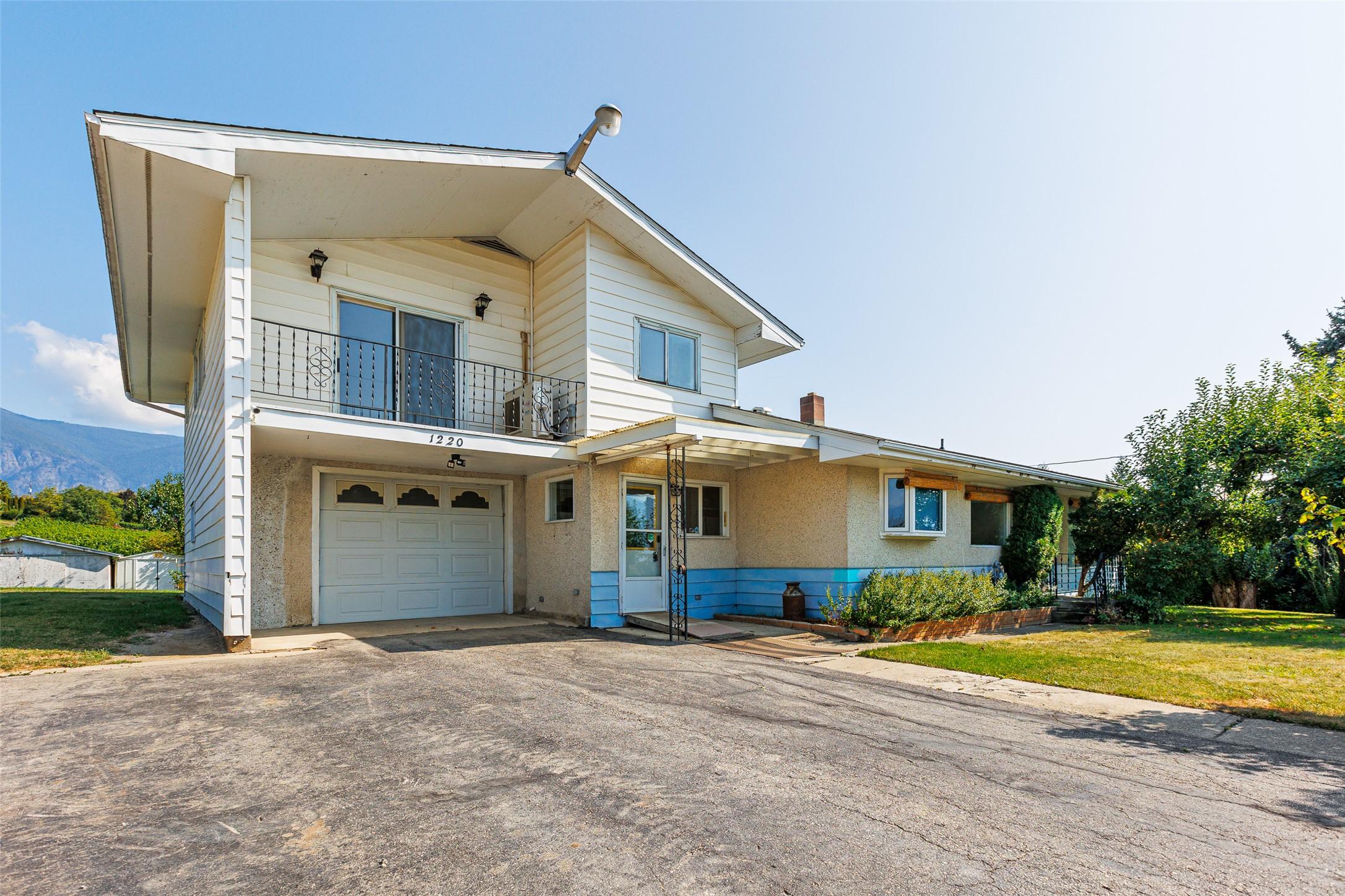 1220 25Th Avenue, Creston, BC - Outdoor With Balcony