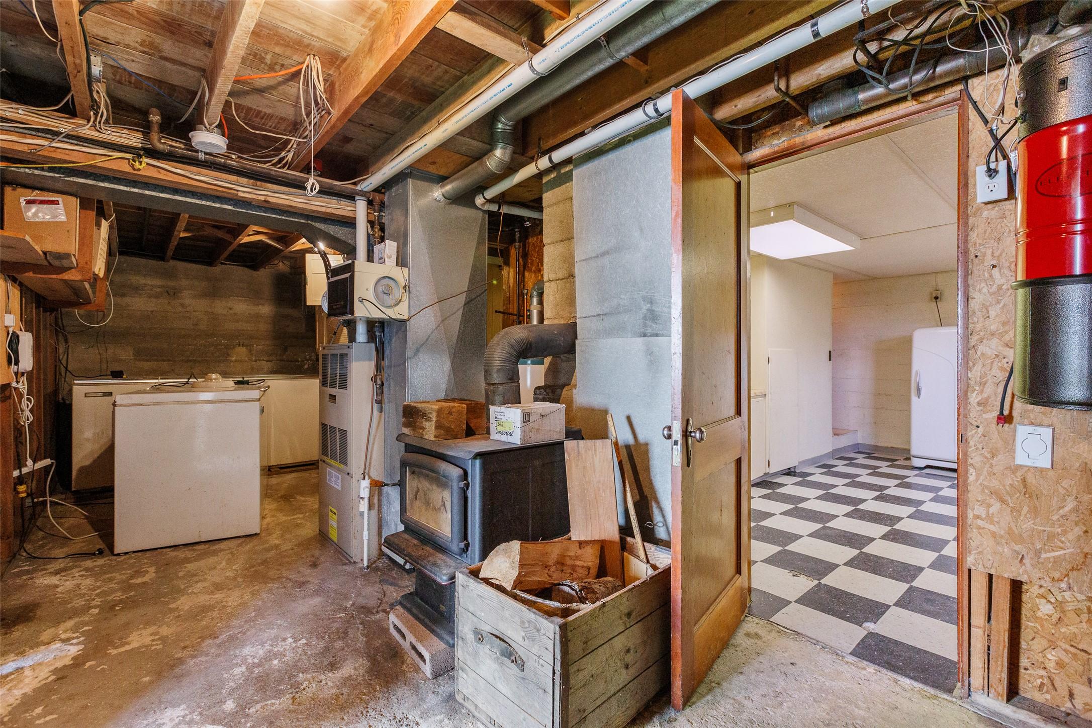 1220 25Th Avenue, Creston, BC - Indoor Photo Showing Other Room