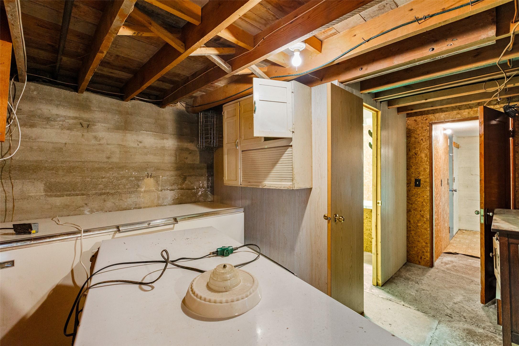1220 25Th Avenue, Creston, BC - Indoor