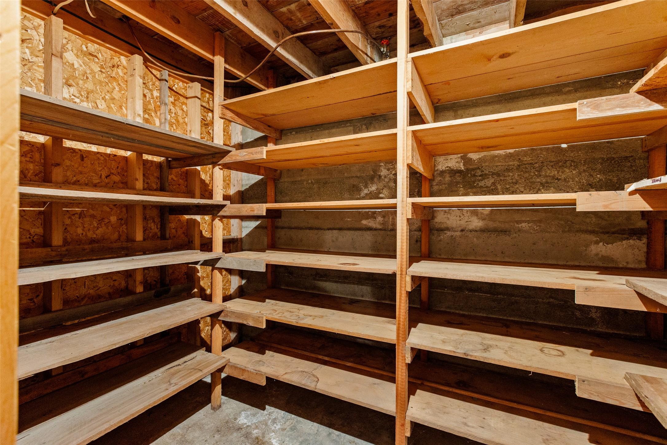 1220 25Th Avenue, Creston, BC - Indoor