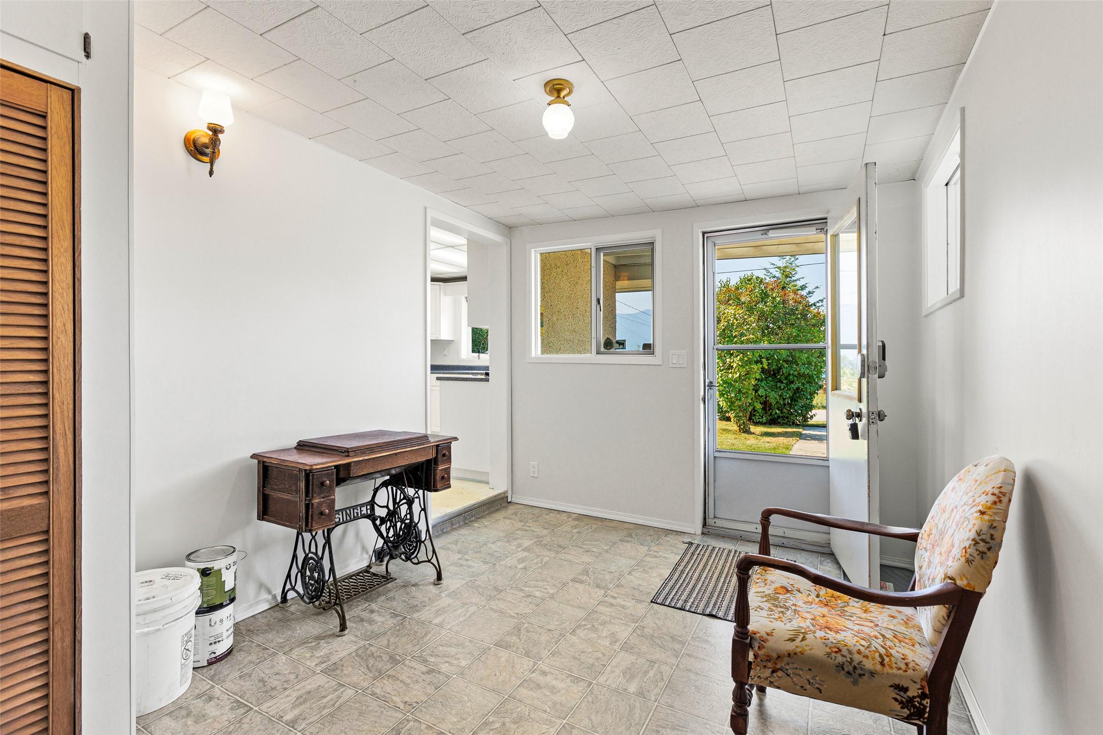 1220 25Th Avenue, Creston, BC - Indoor Photo Showing Other Room