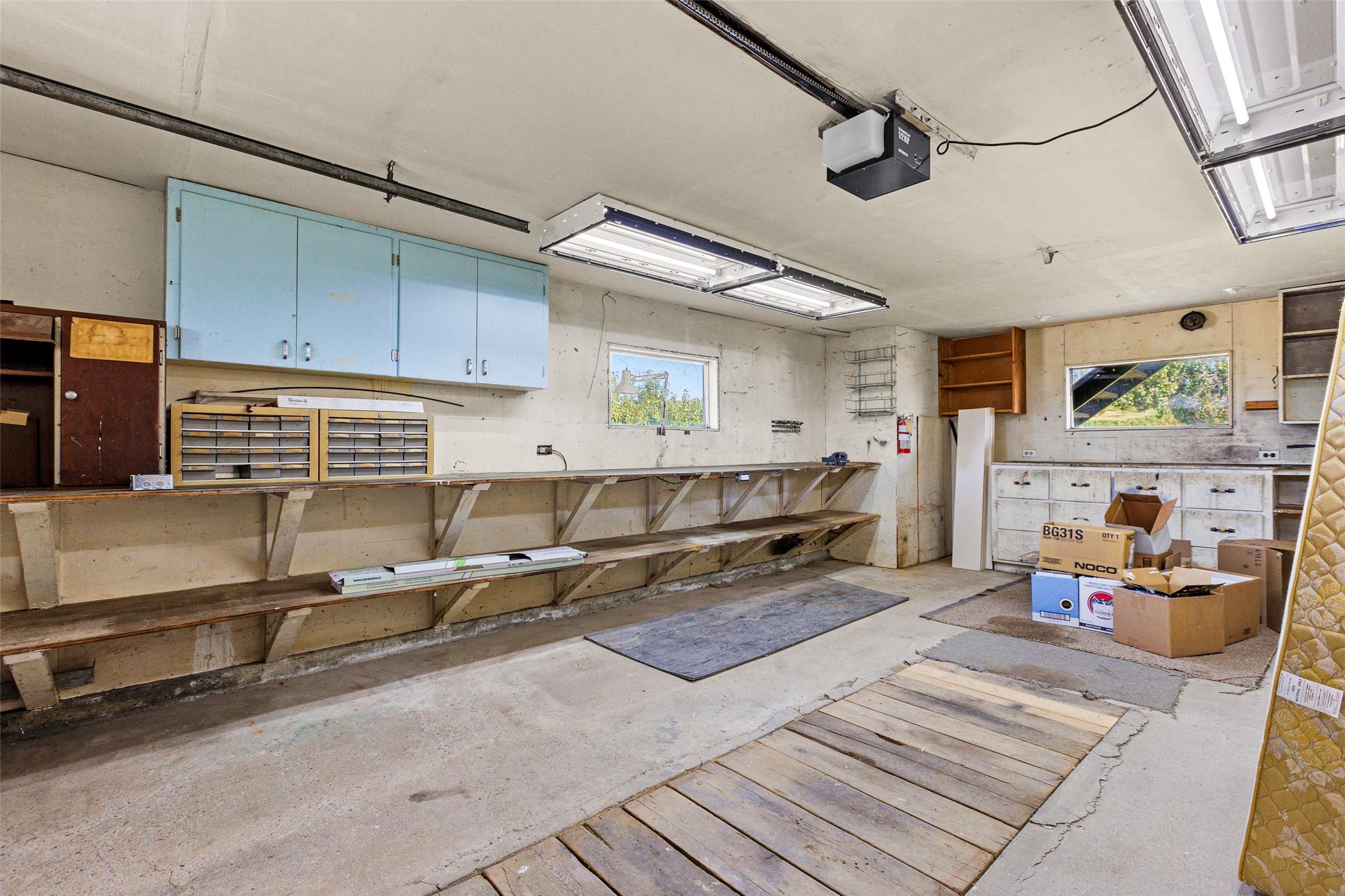 1220 25Th Avenue, Creston, BC - Indoor
