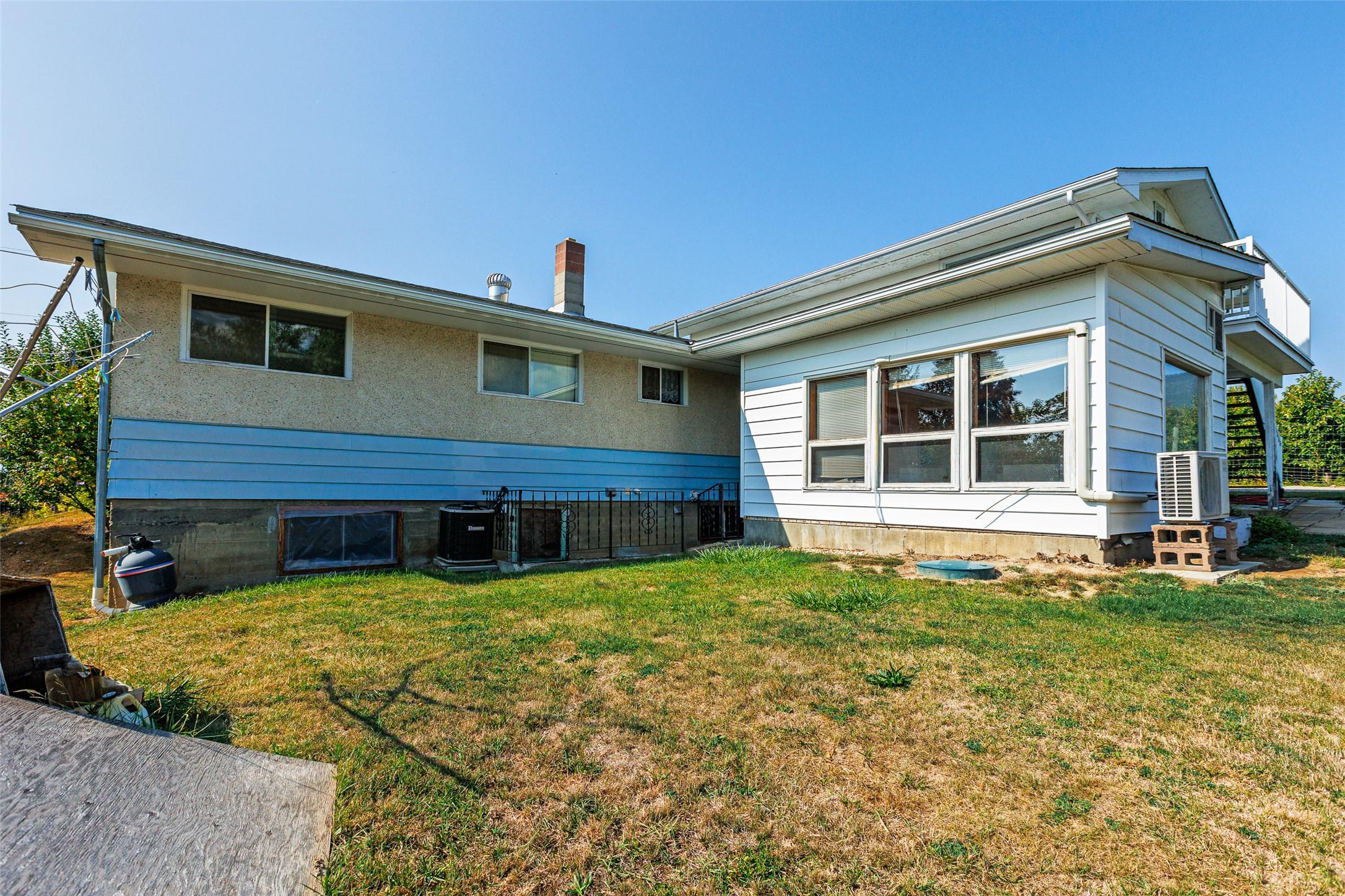 1220 25Th Avenue, Creston, BC - Outdoor