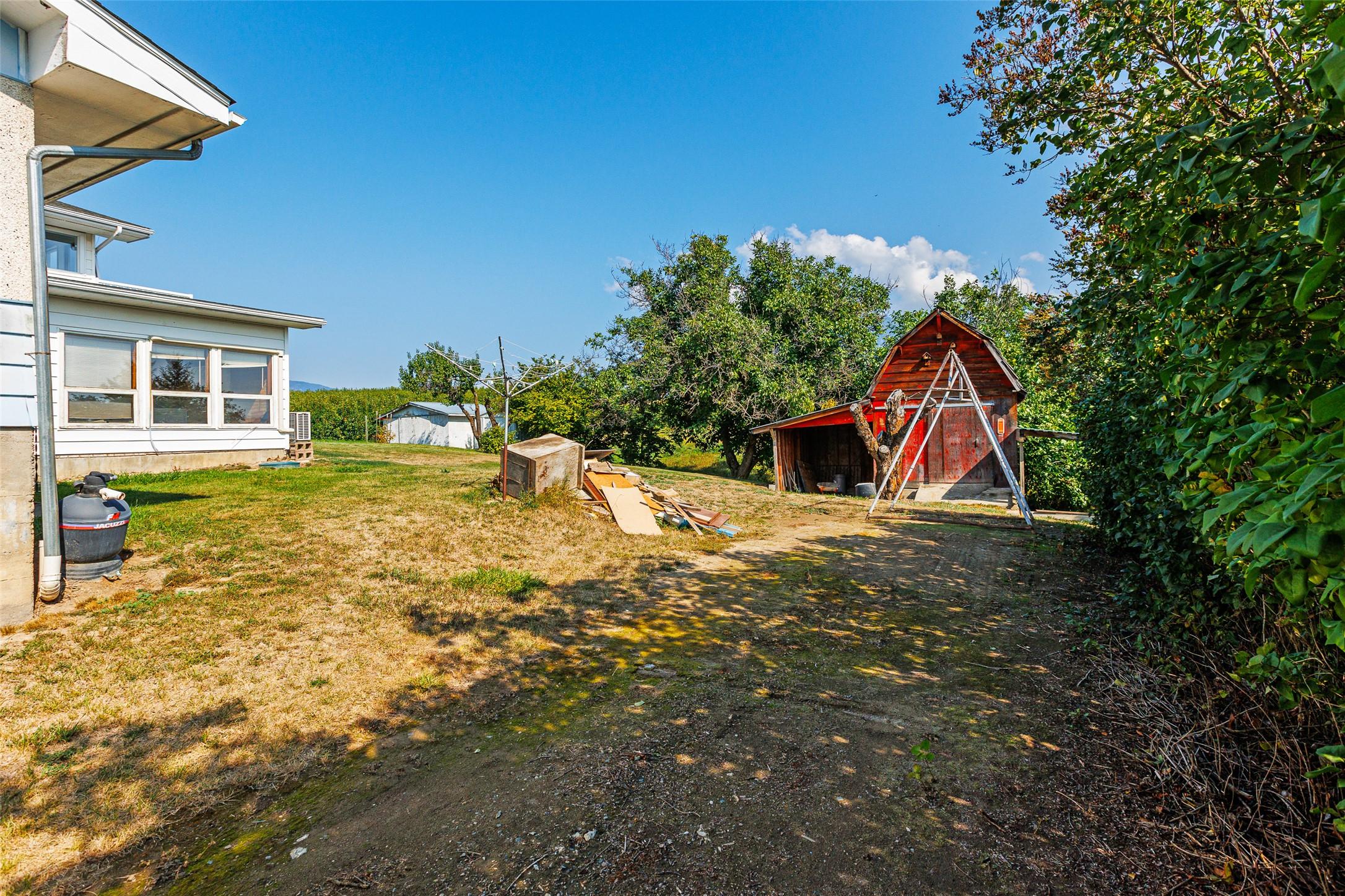 1220 25Th Avenue, Creston, BC - Outdoor