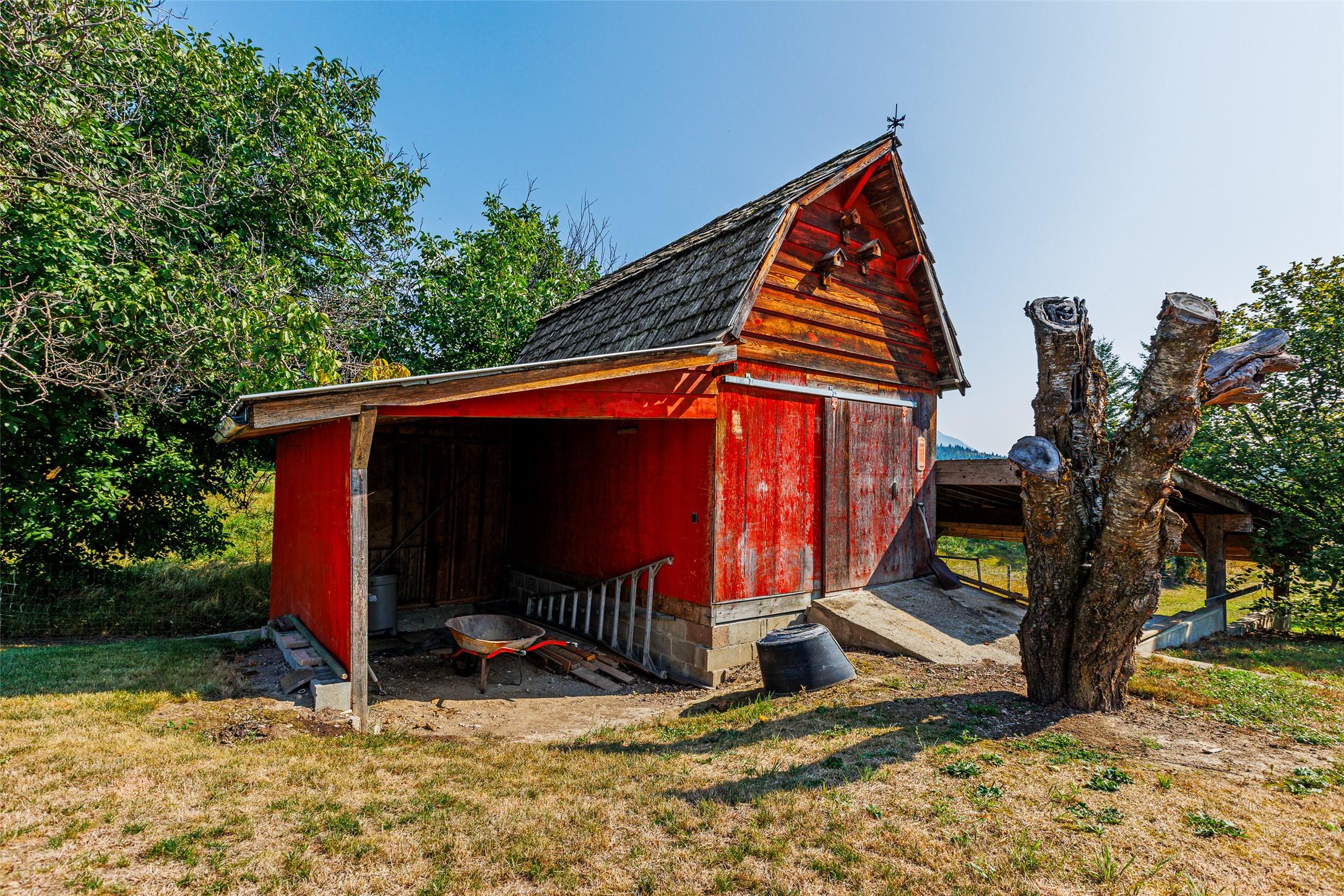 1220 25Th Avenue, Creston, BC - Outdoor