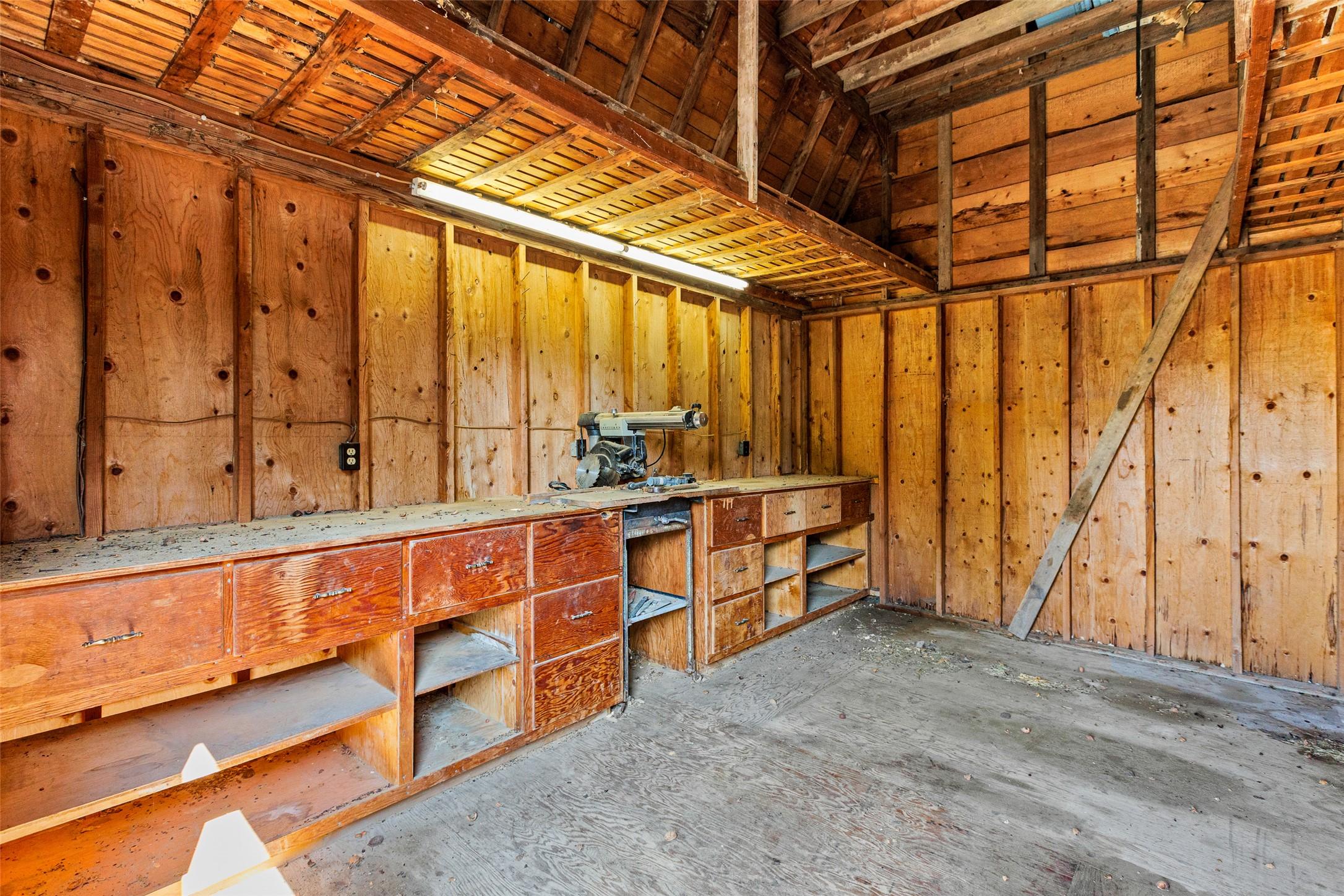 1220 25Th Avenue, Creston, BC - Indoor Photo Showing Other Room