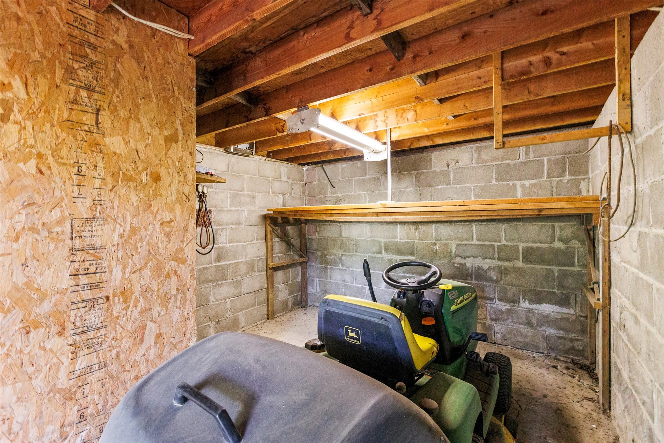 1220 25Th Avenue, Creston, BC - Indoor Photo Showing Basement