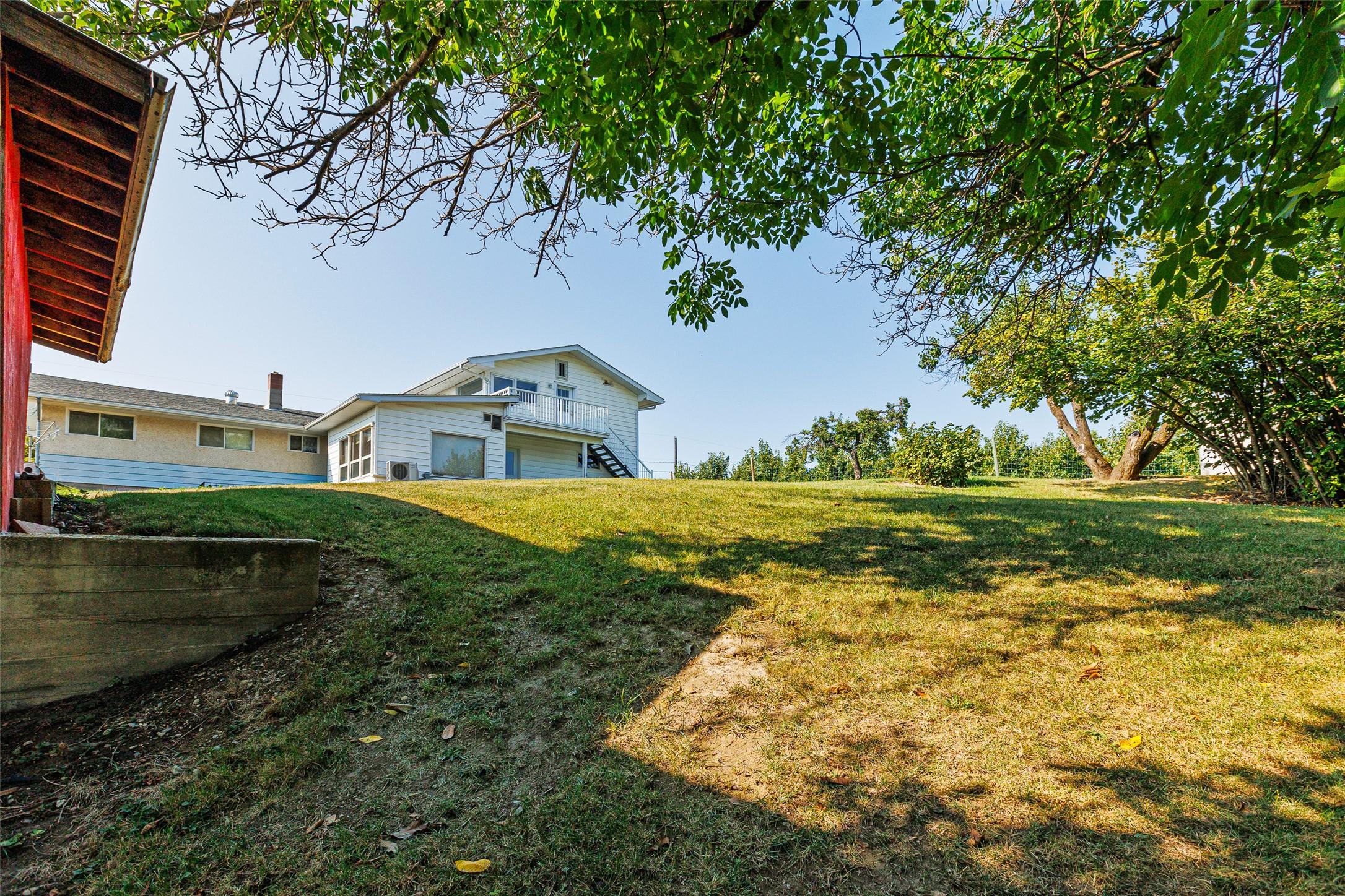 1220 25Th Avenue, Creston, BC - Outdoor
