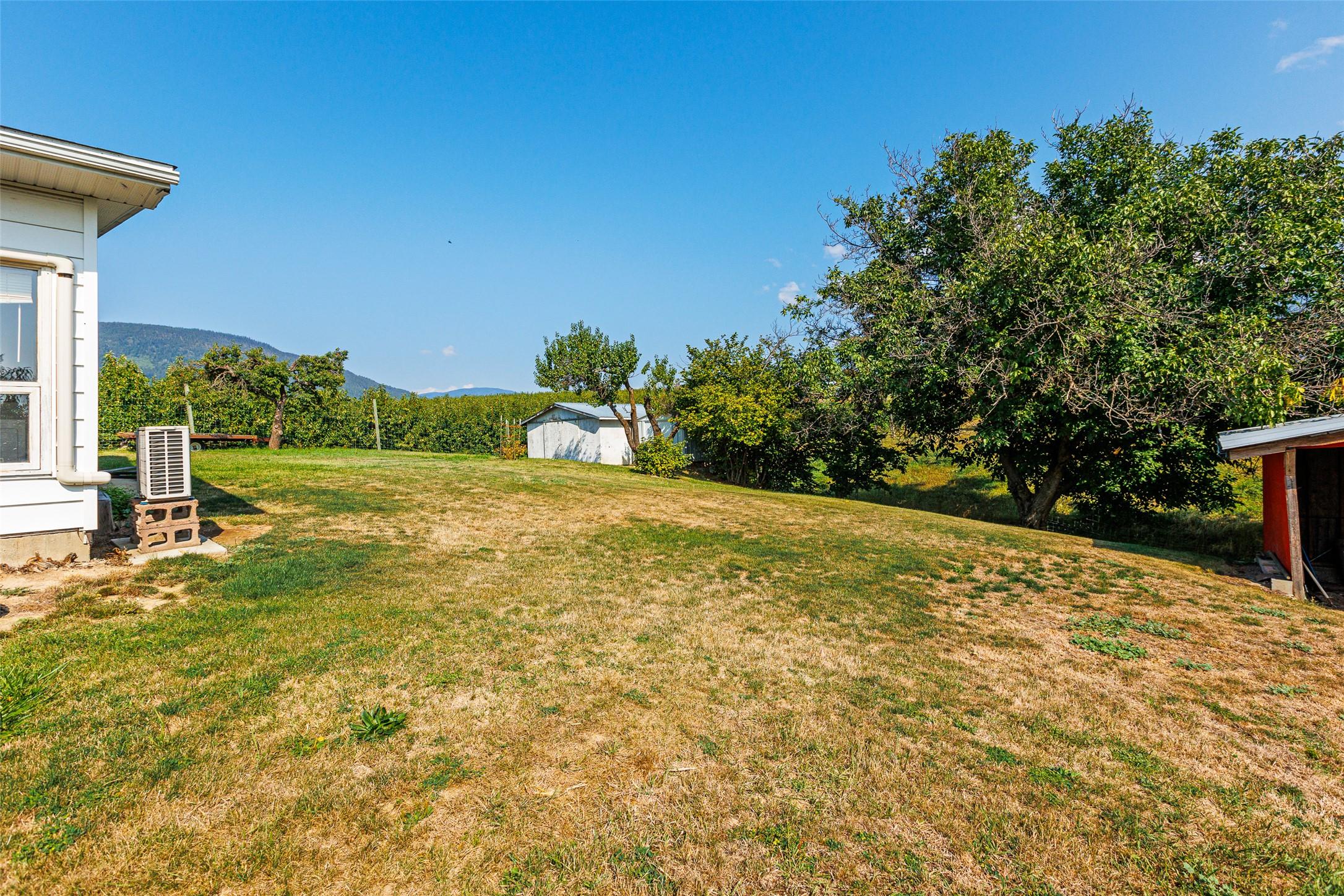 1220 25Th Avenue, Creston, BC - Outdoor