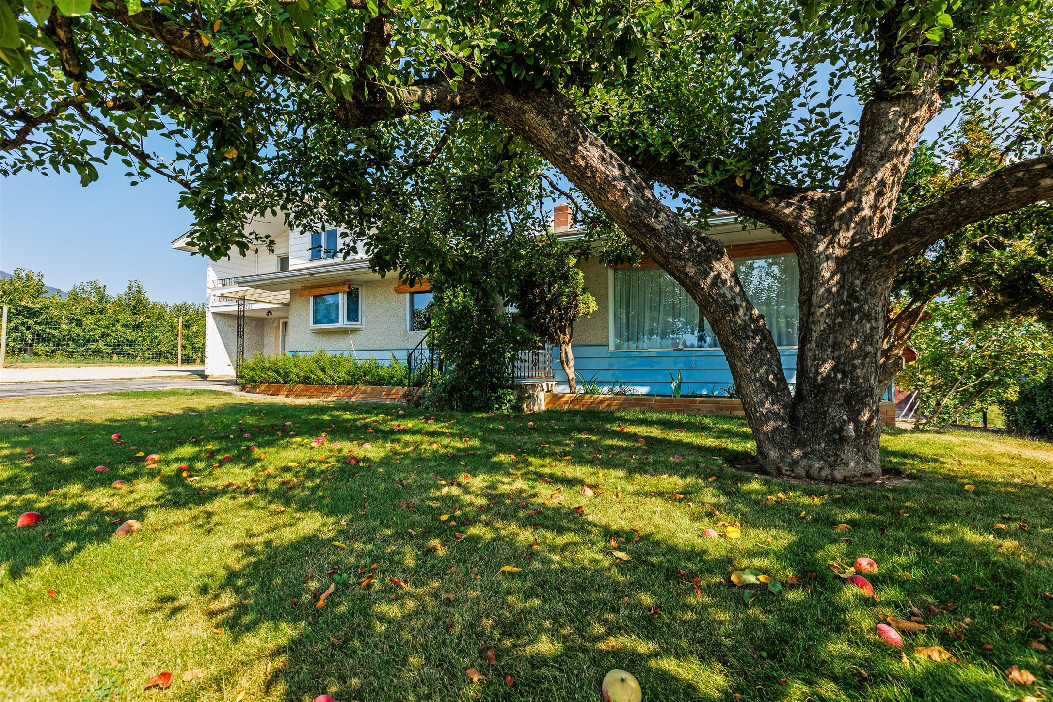 1220 25Th Avenue, Creston, BC - Outdoor