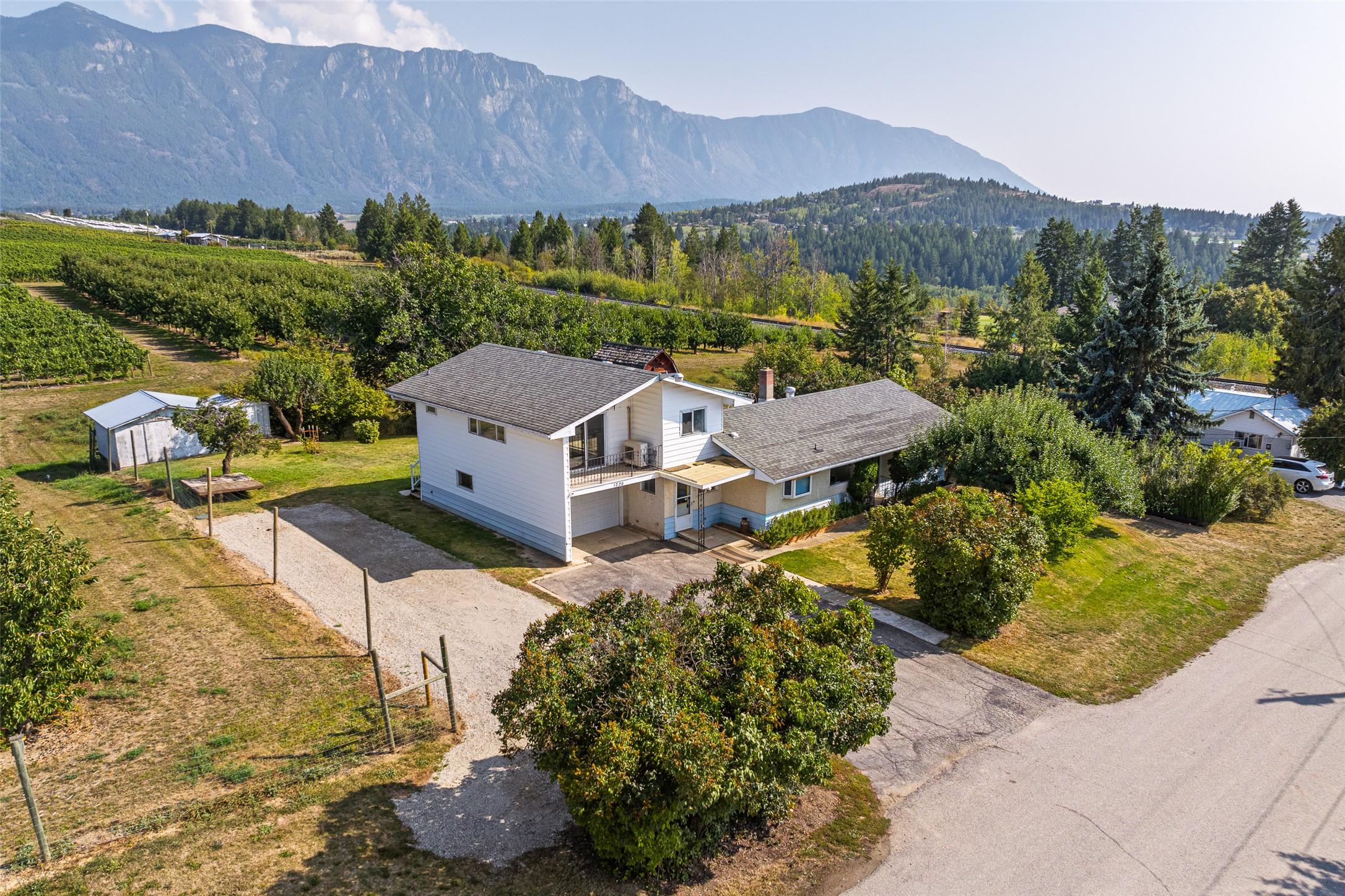 1220 25Th Avenue, Creston, BC - Outdoor With View