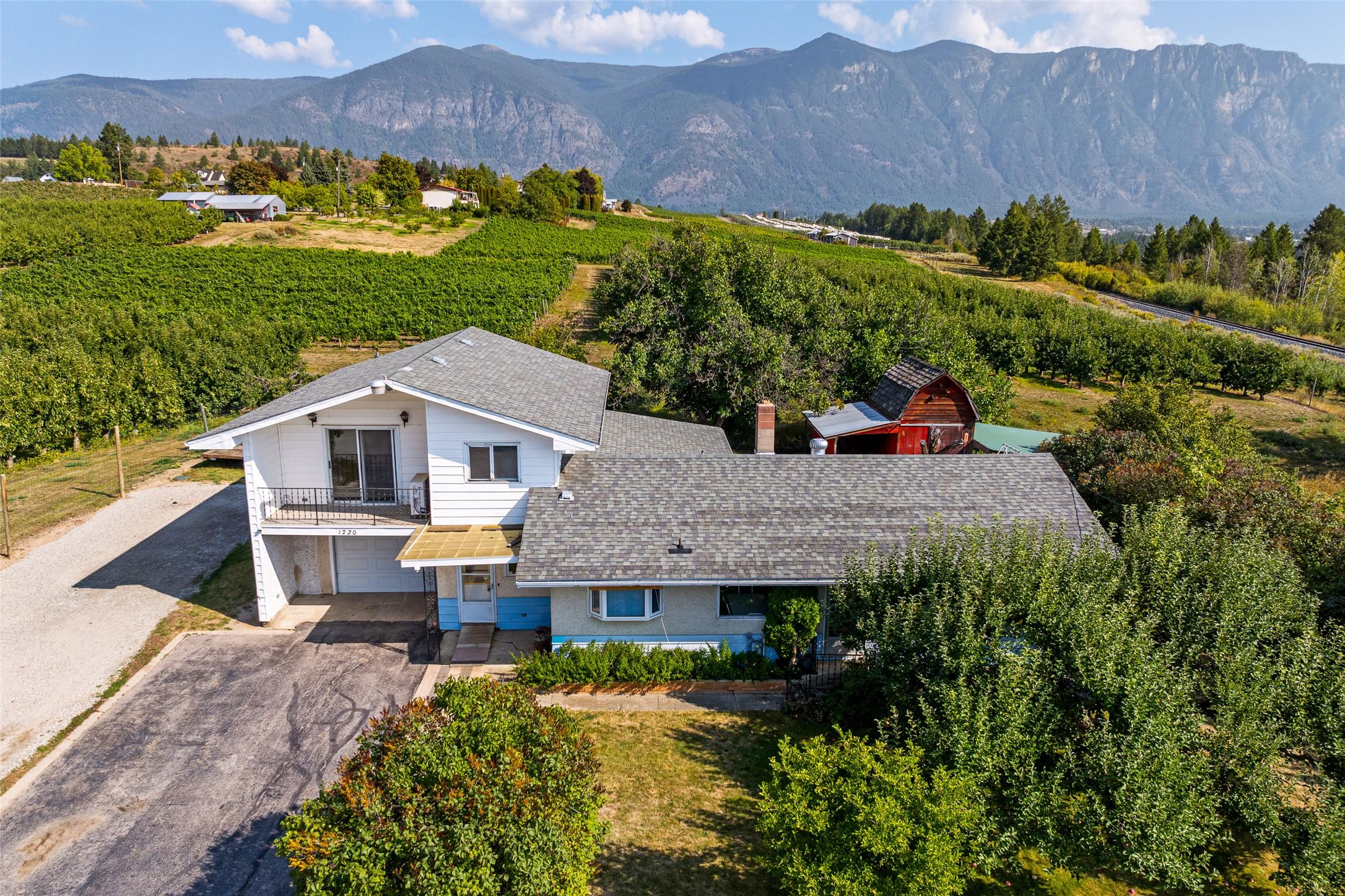 1220 25Th Avenue, Creston, BC - Outdoor With View