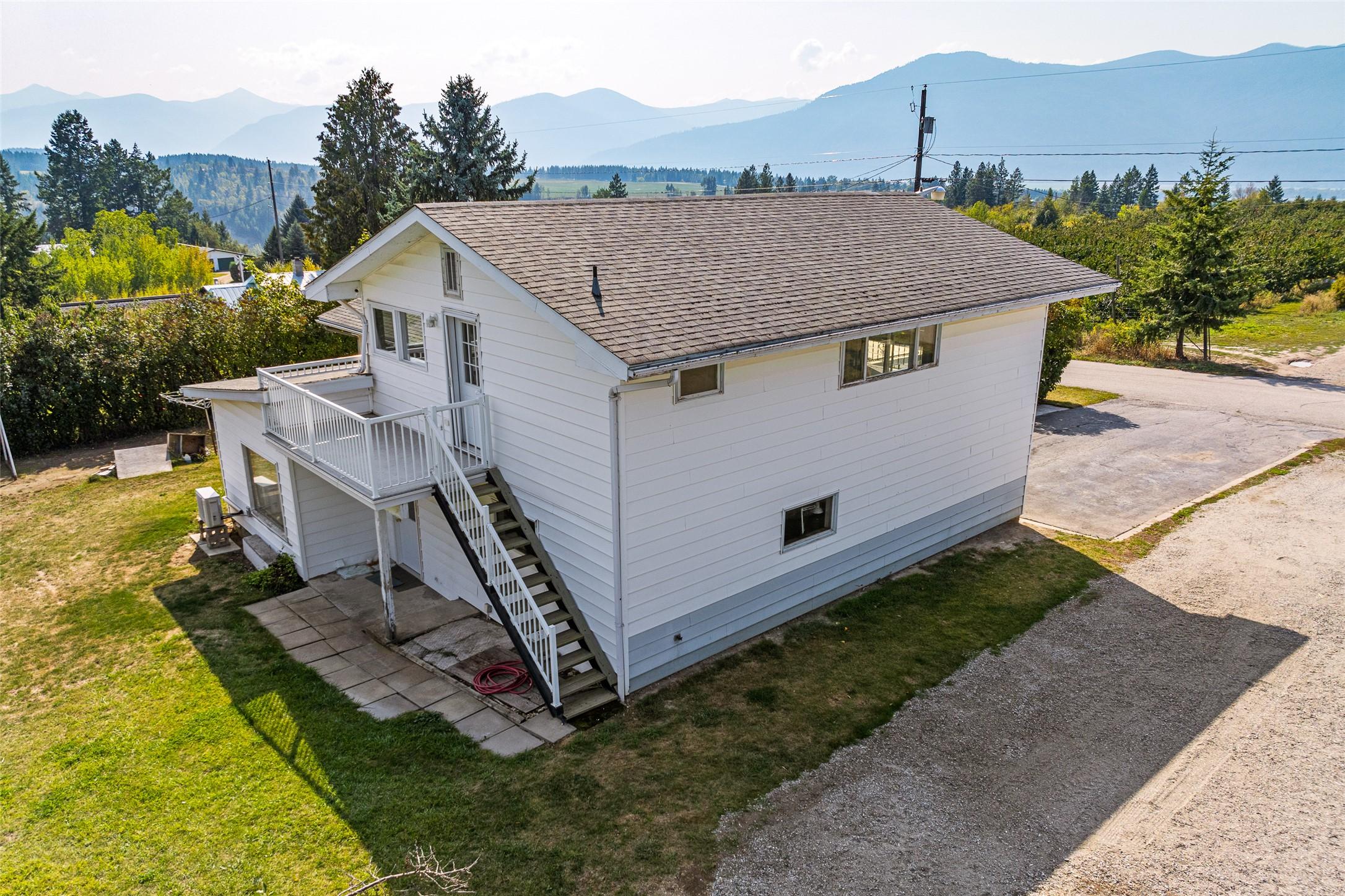 1220 25Th Avenue, Creston, BC - Outdoor