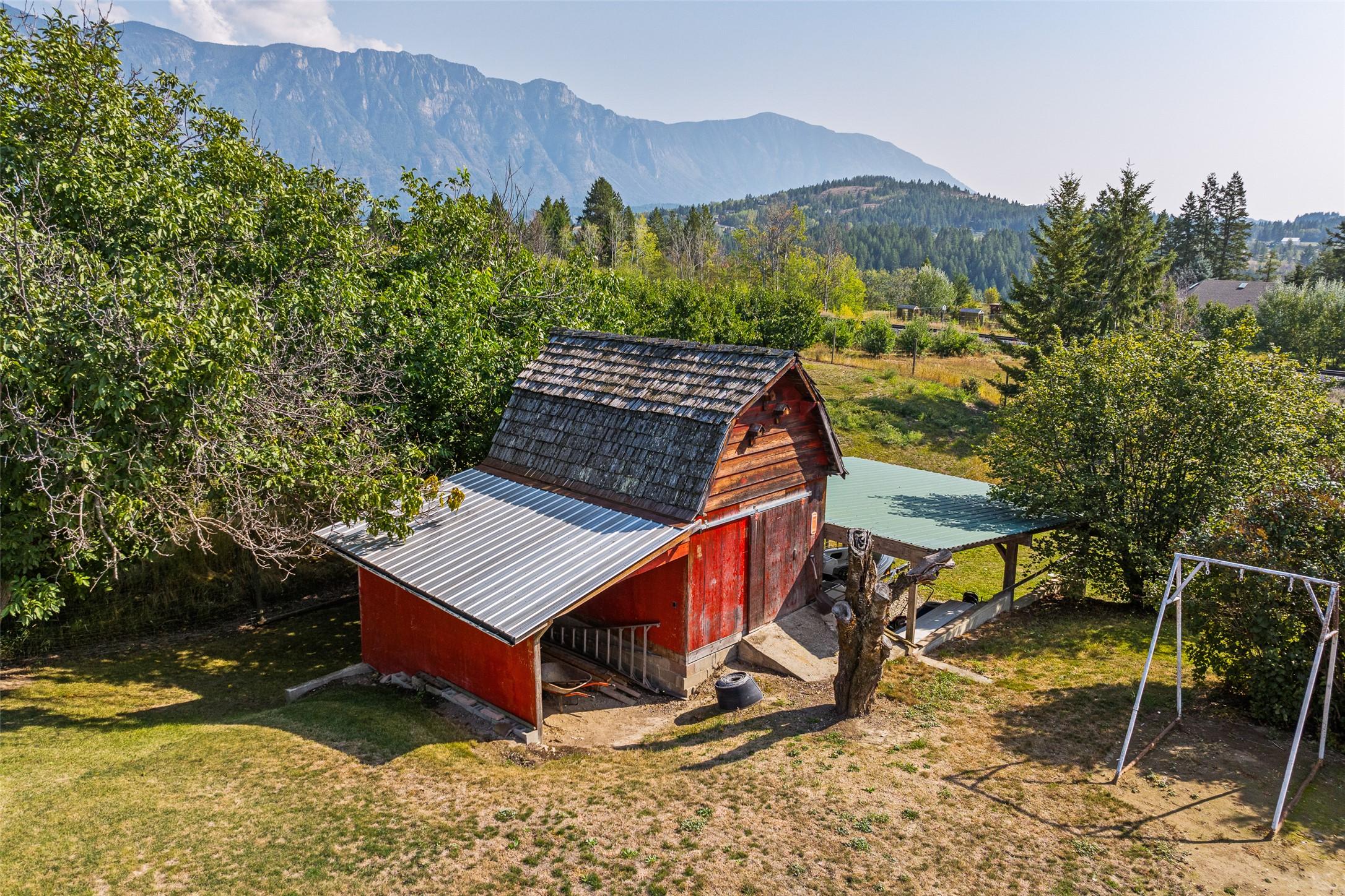 1220 25Th Avenue, Creston, BC - Outdoor With View