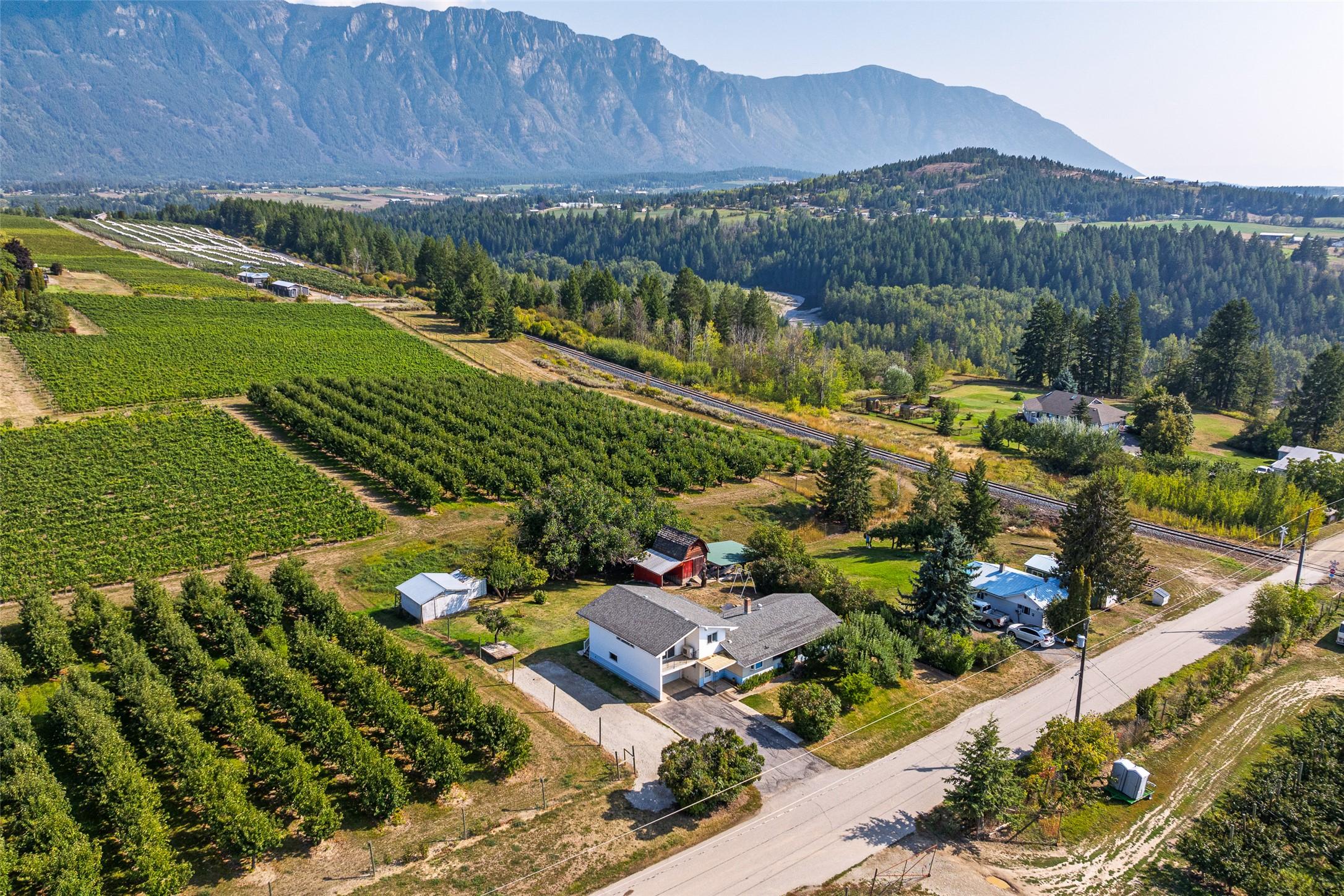 1220 25Th Avenue, Creston, BC - Outdoor With View