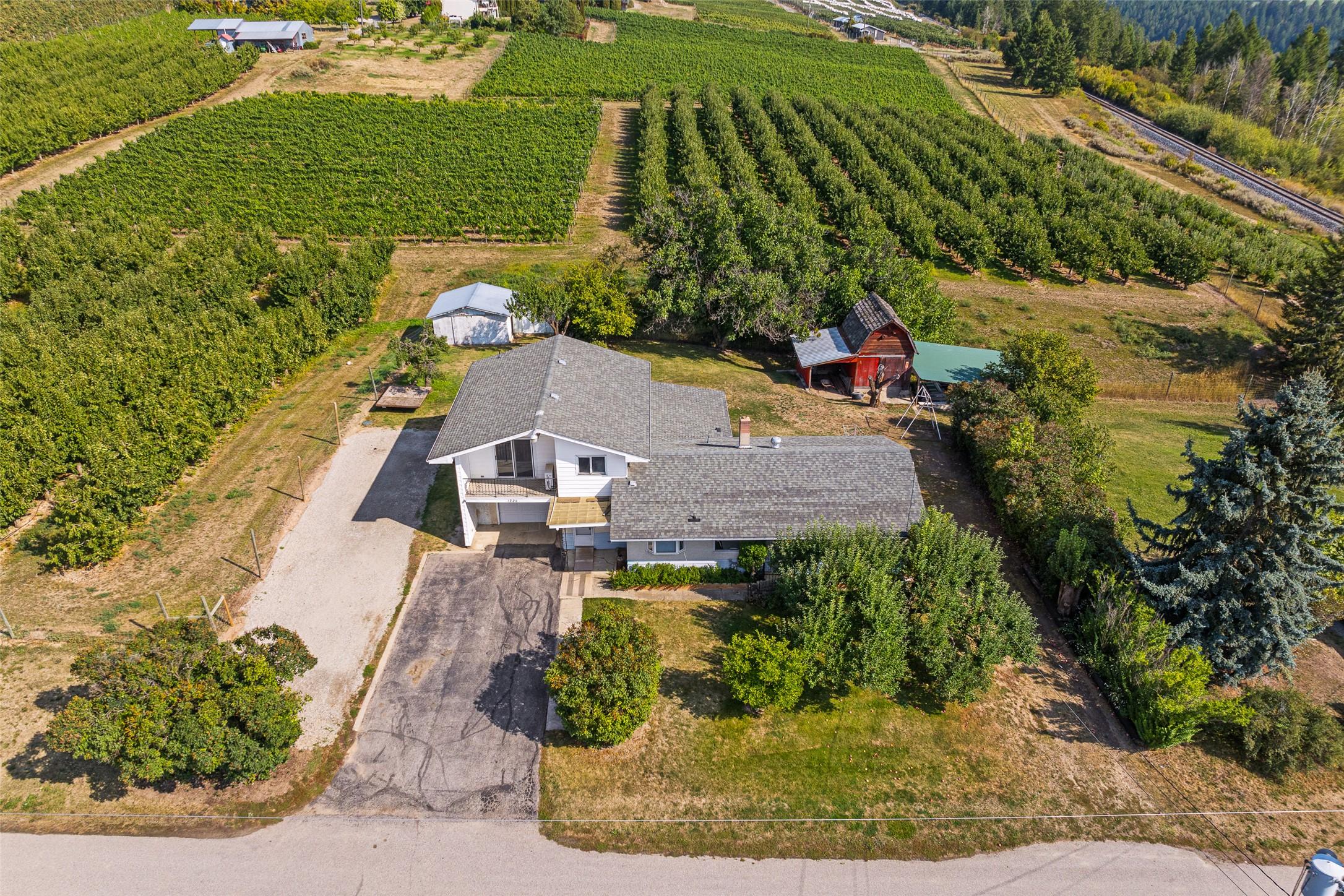 1220 25Th Avenue, Creston, BC - Outdoor With View