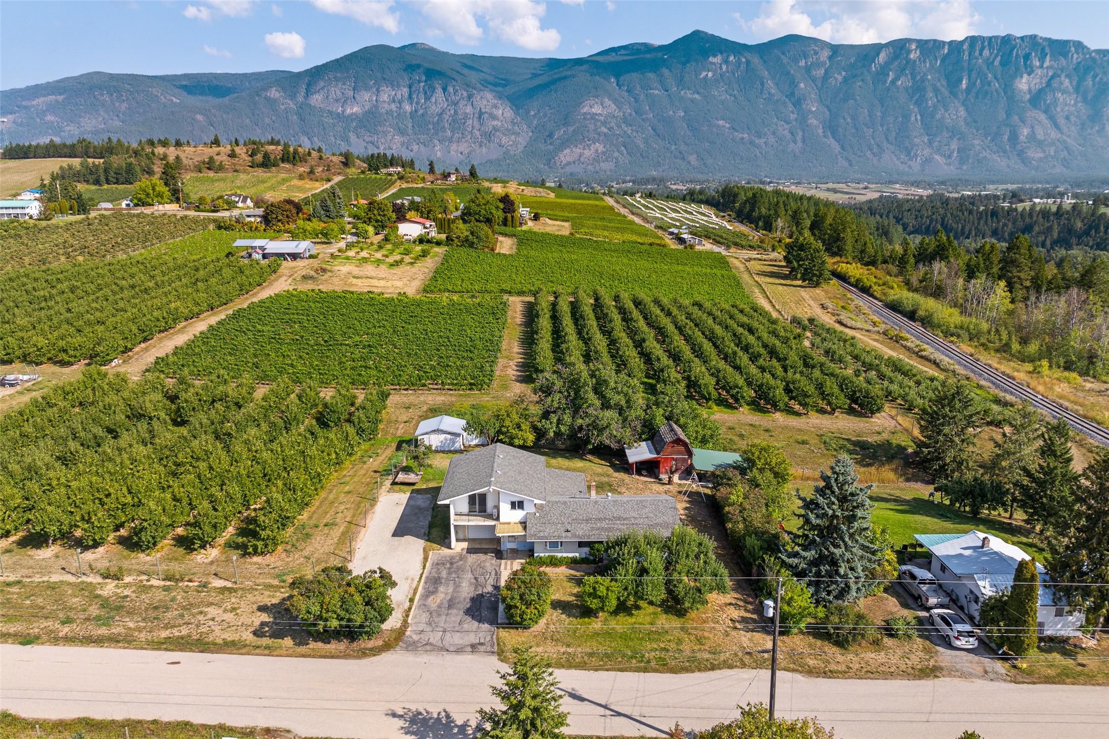 1220 25Th Avenue, Creston, BC - Outdoor With View