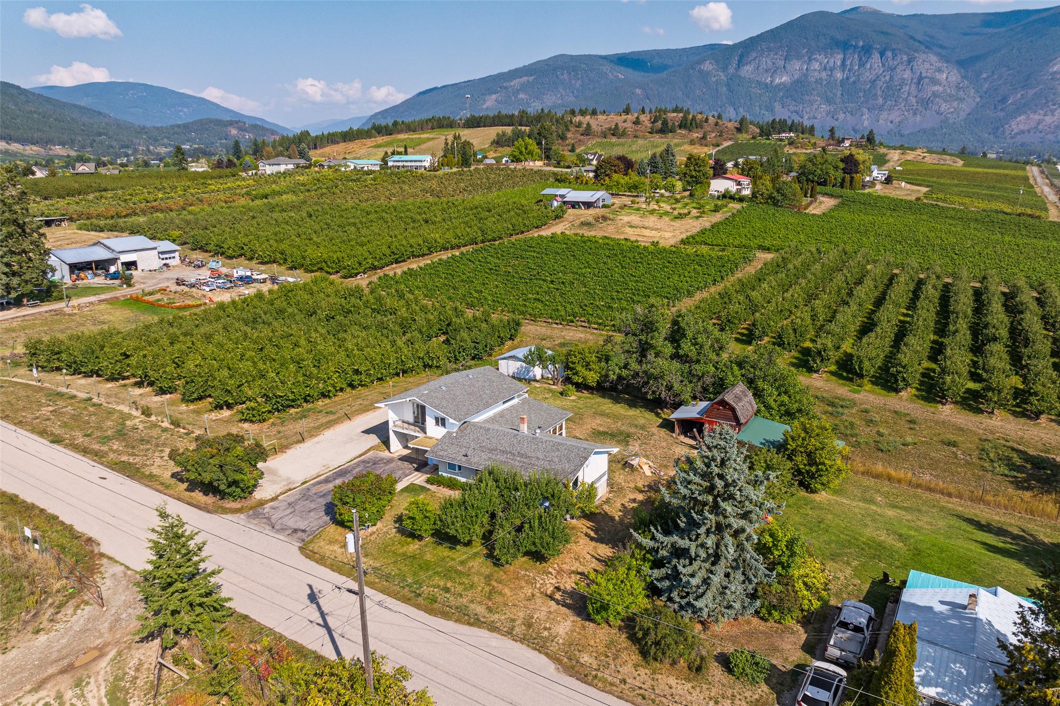 1220 25Th Avenue, Creston, BC - Outdoor With View