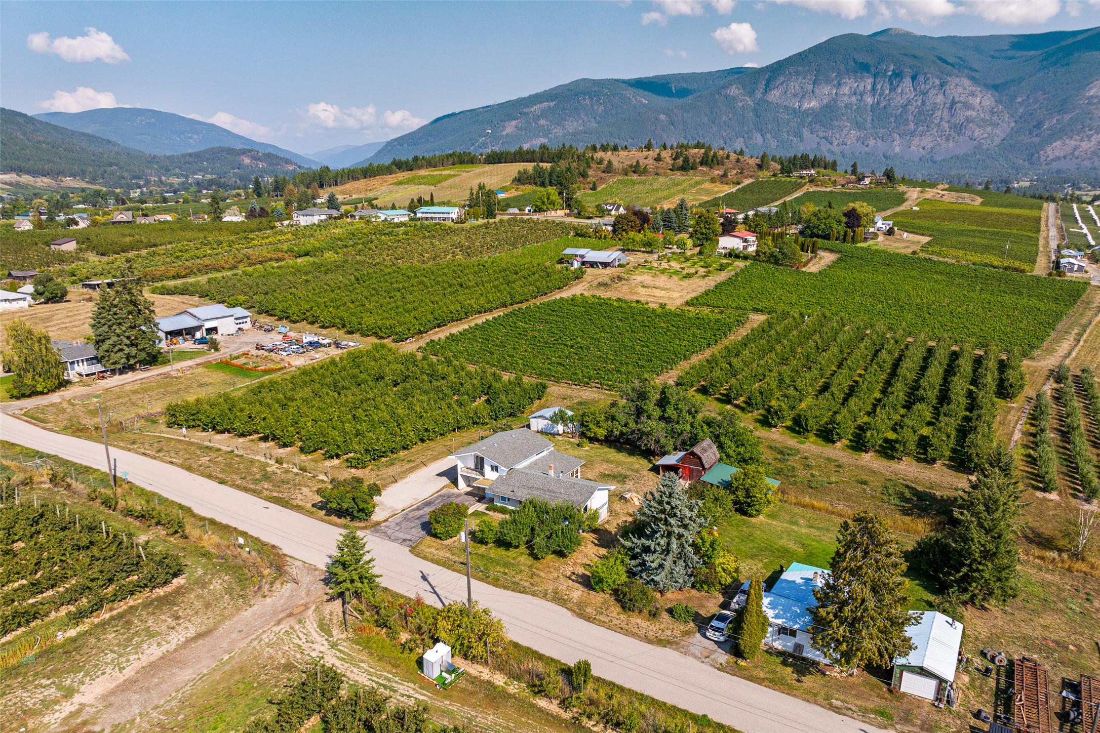1220 25Th Avenue, Creston, BC - Outdoor With View