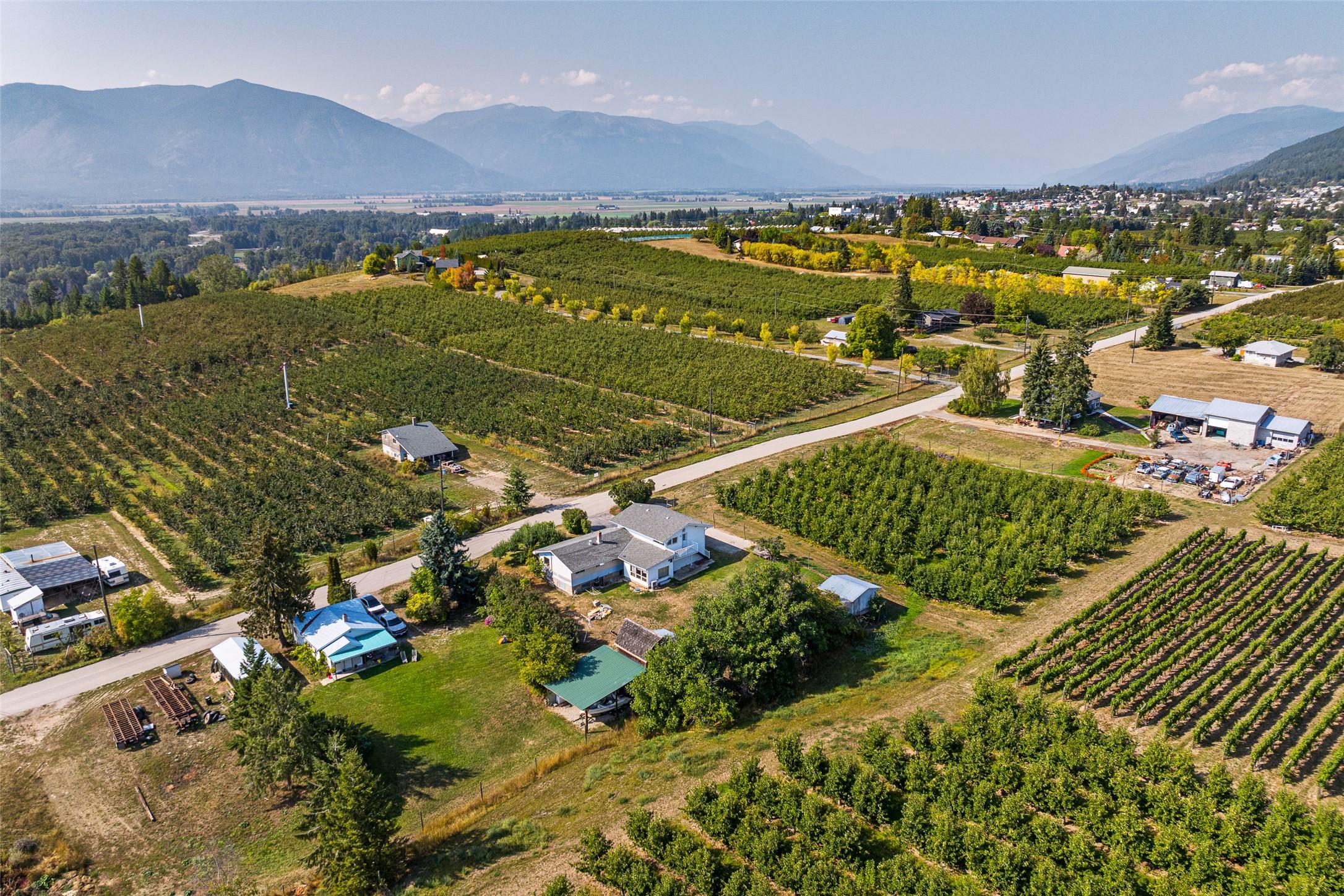 1220 25Th Avenue, Creston, BC - Outdoor With View