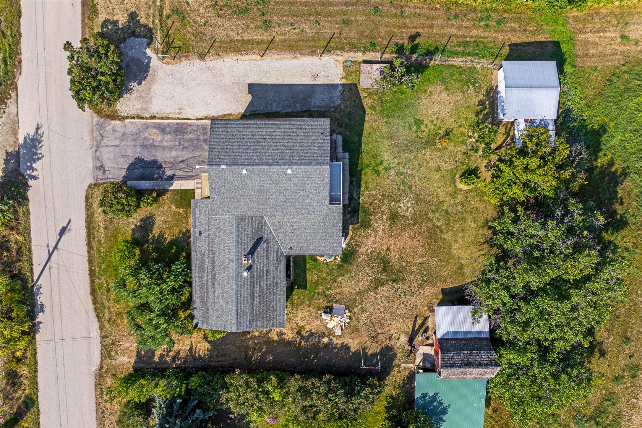 1220 25Th Avenue, Creston, BC - Outdoor