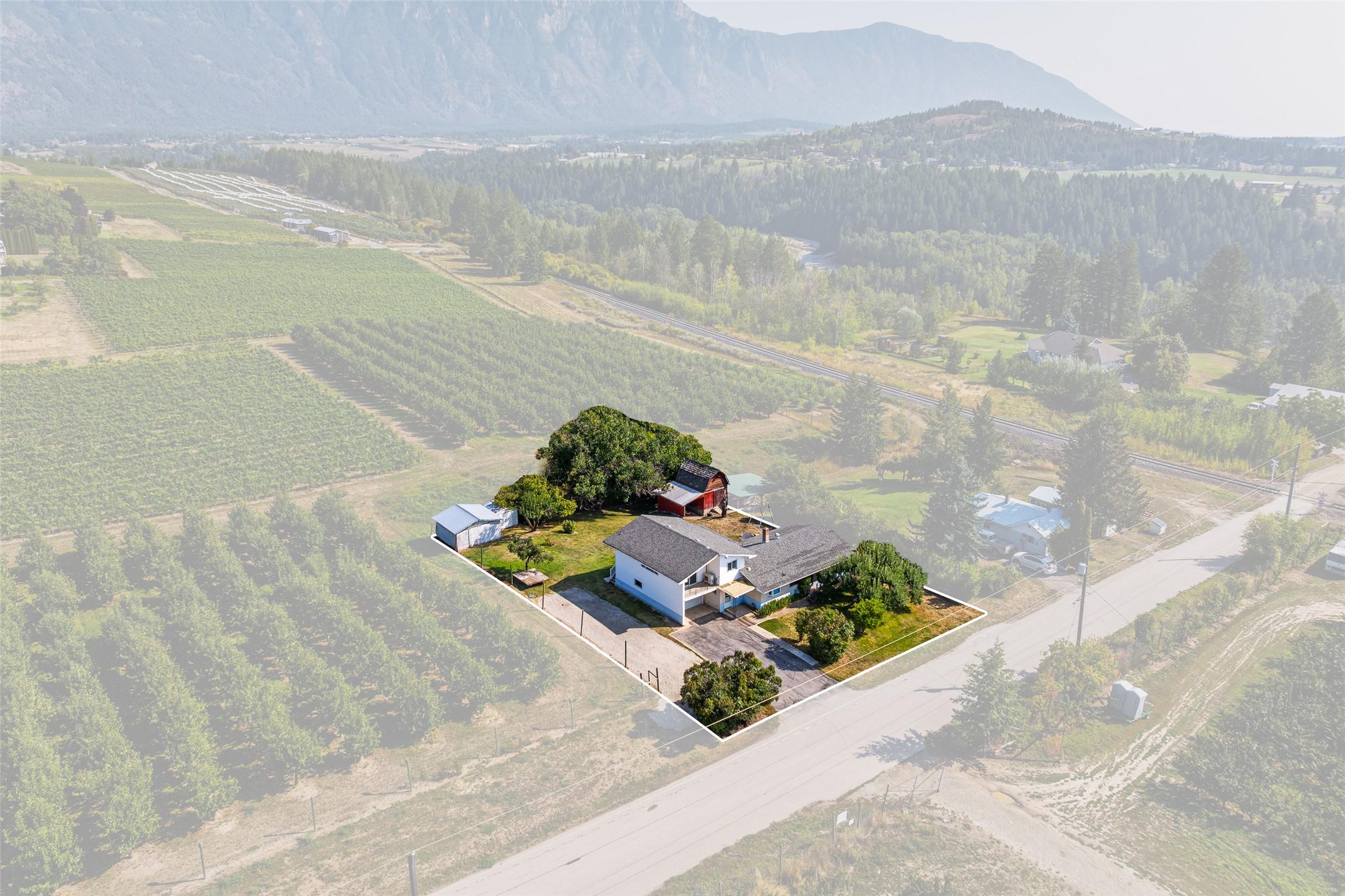 1220 25Th Avenue, Creston, BC - Outdoor With View