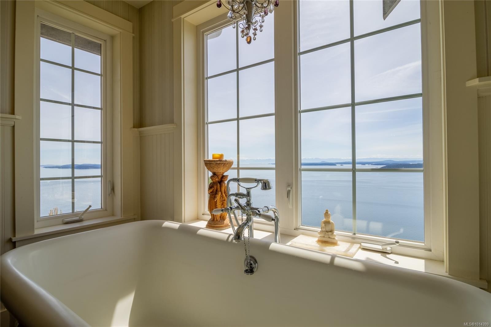 5919 Pirates Rd, Pender Island, BC