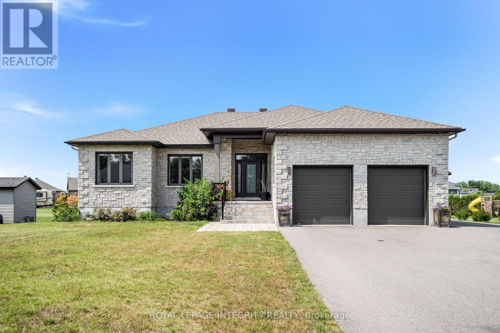 251 Rue Des Violettes Street, Clarence-Rockland, ON - Outdoor With Facade