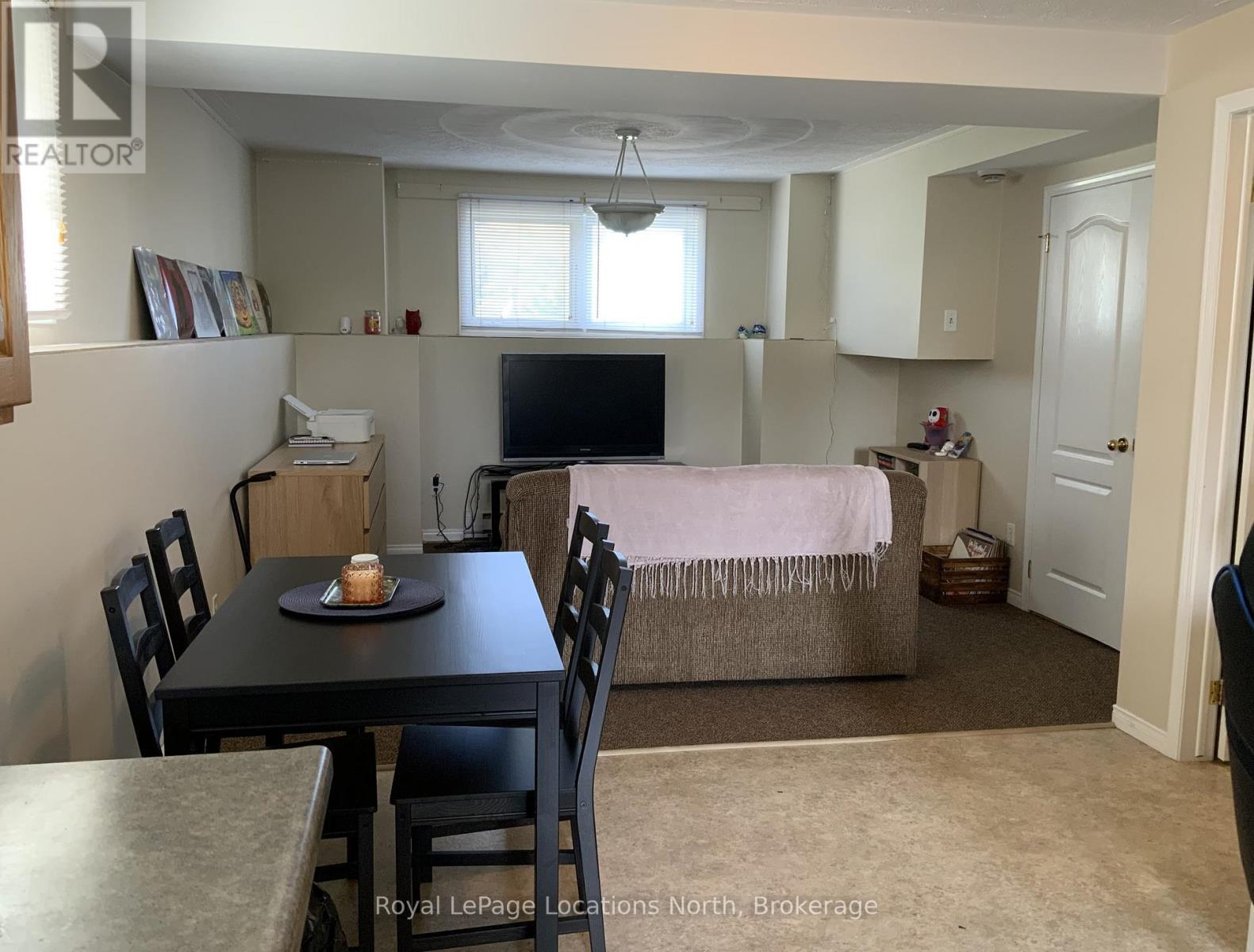 210 Quebec Street, Clearview (Stayner), ON - Indoor Photo Showing Dining Room