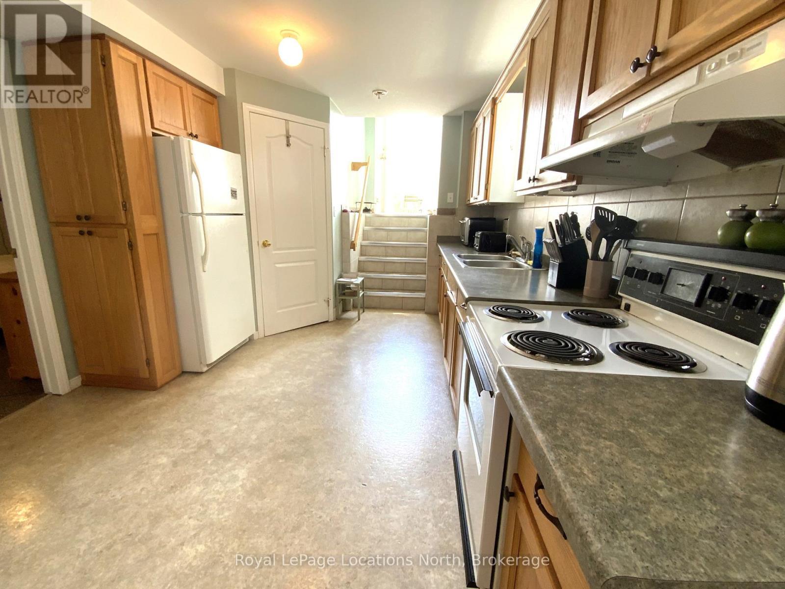 210 Quebec Street, Clearview (Stayner), ON - Indoor Photo Showing Kitchen