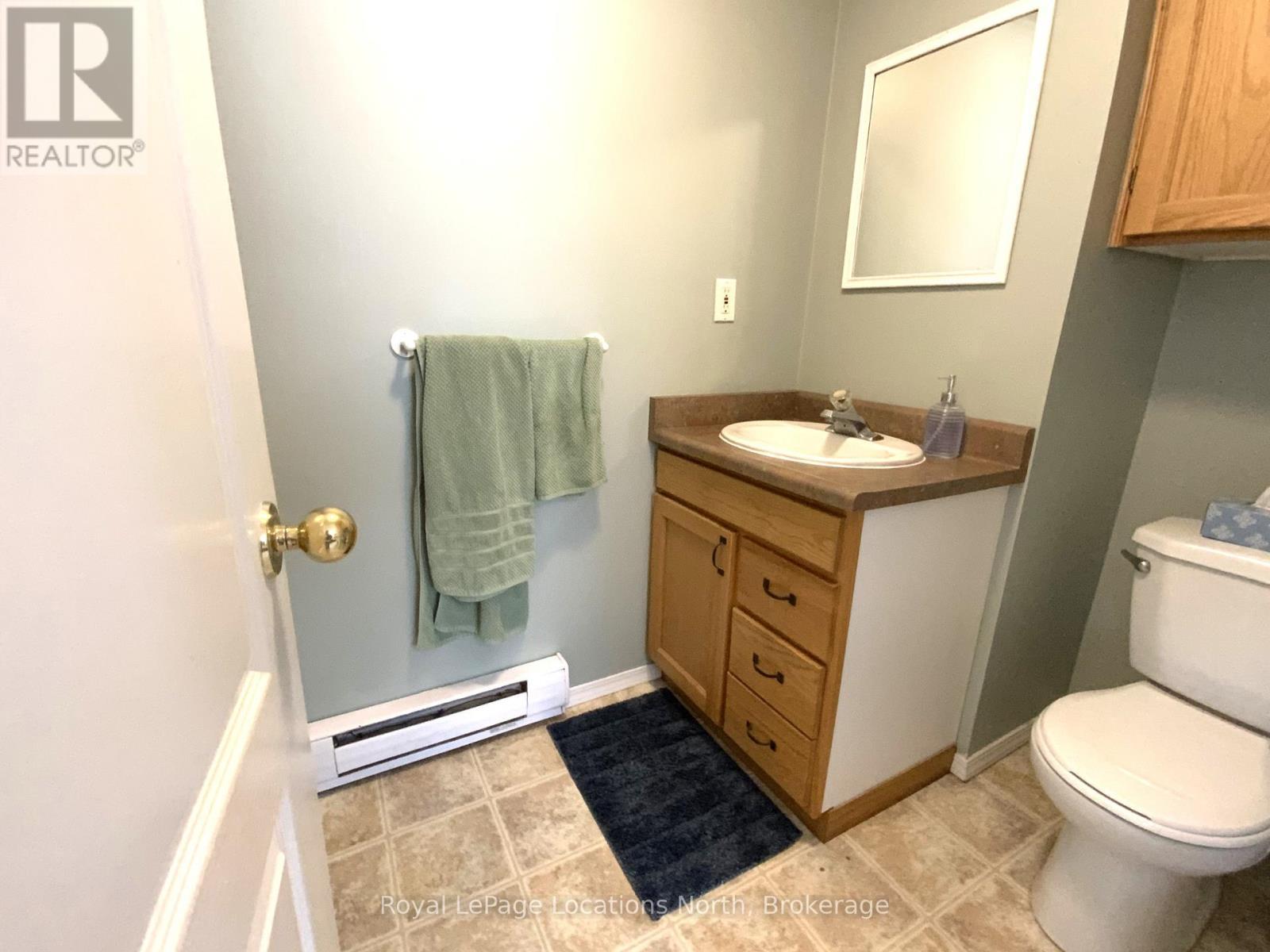 210 Quebec Street, Clearview (Stayner), ON - Indoor Photo Showing Bathroom