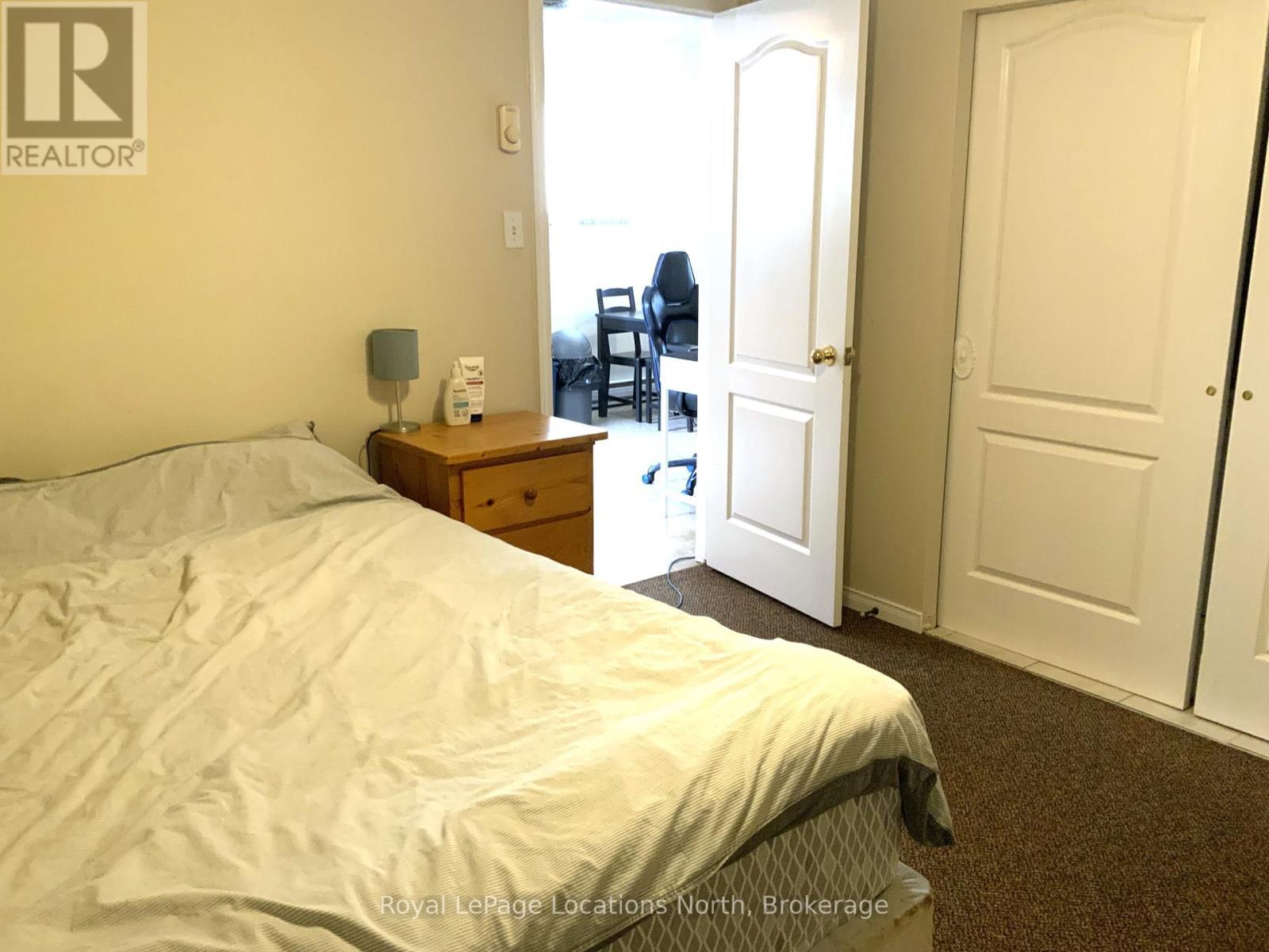 210 Quebec Street, Clearview (Stayner), ON - Indoor Photo Showing Bedroom