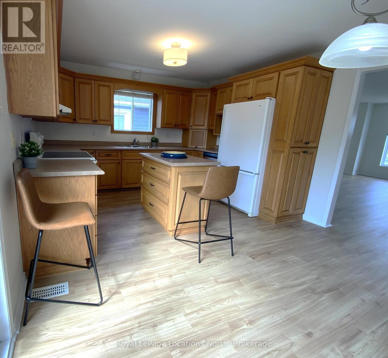 210 Quebec Street, Clearview (Stayner), ON - Indoor Photo Showing Kitchen
