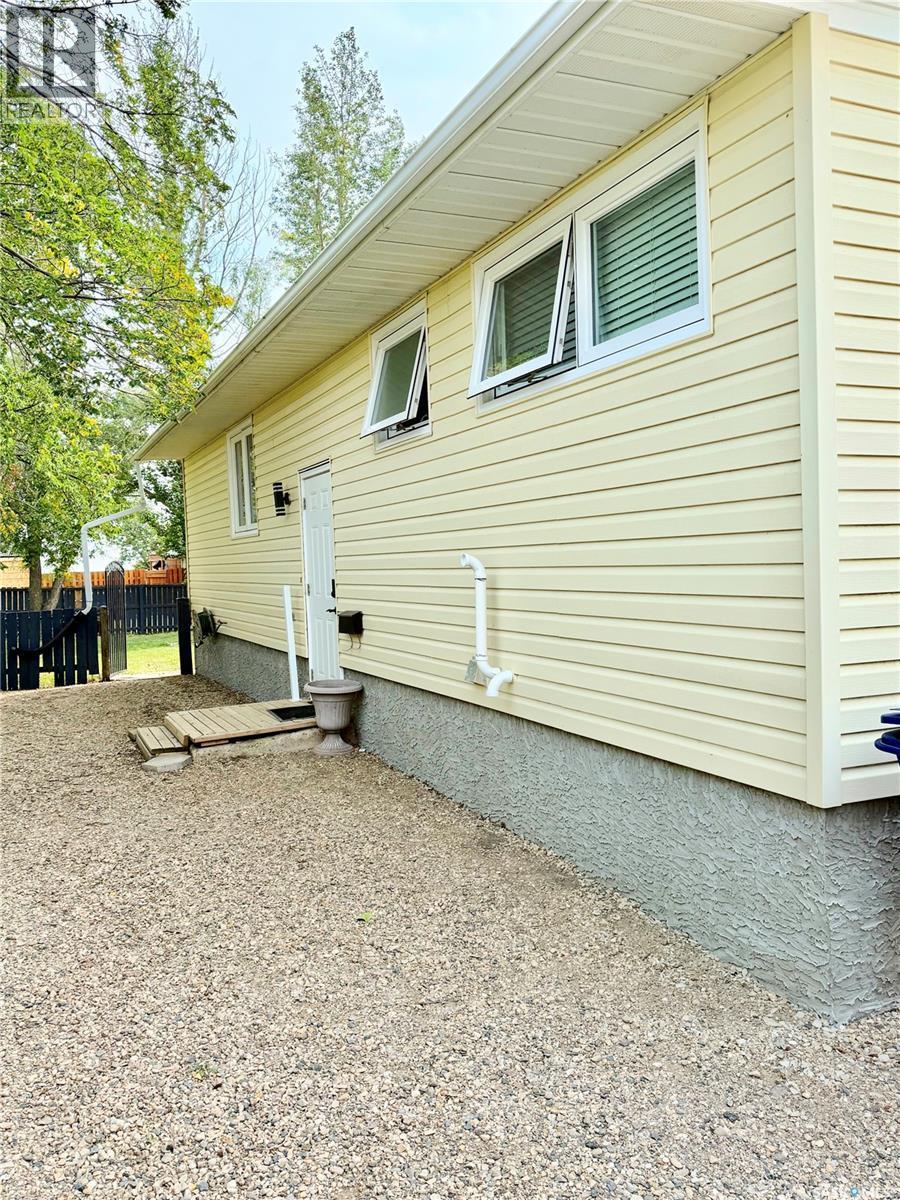 103 3Rd Avenue, Hanley, SK - Outdoor With Exterior