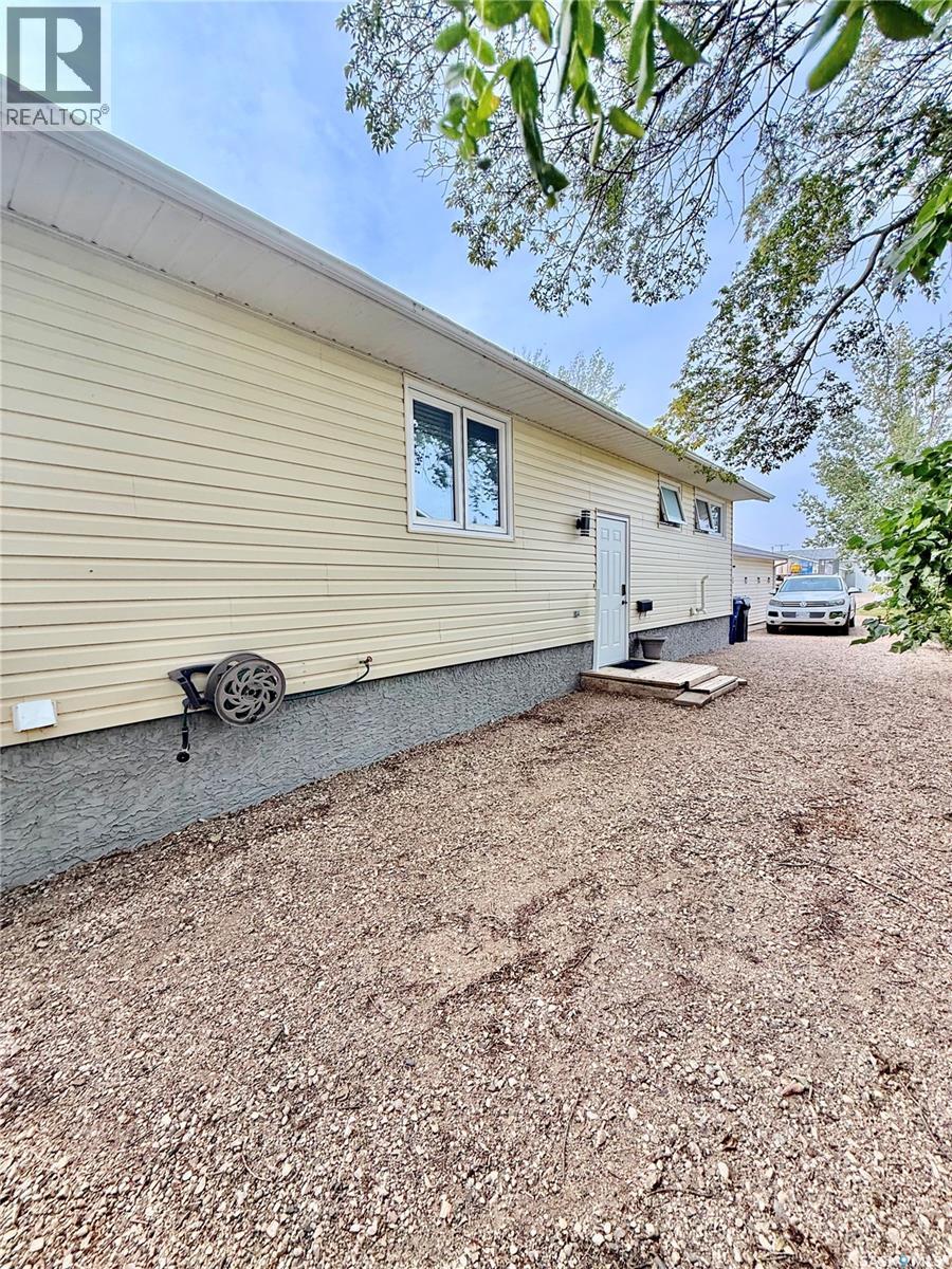 103 3Rd Avenue, Hanley, SK - Outdoor